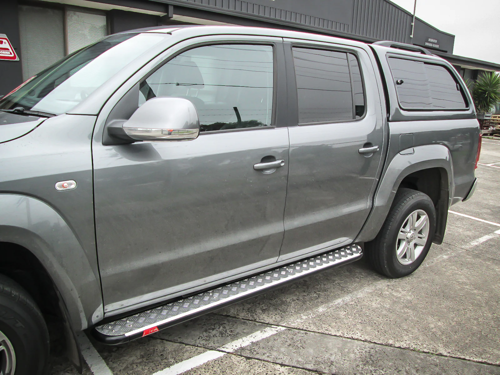 Amarok 2011-On 309SBK Side Step Package (Sand Black) - SKU MCC-04001-309SBS - Image 2