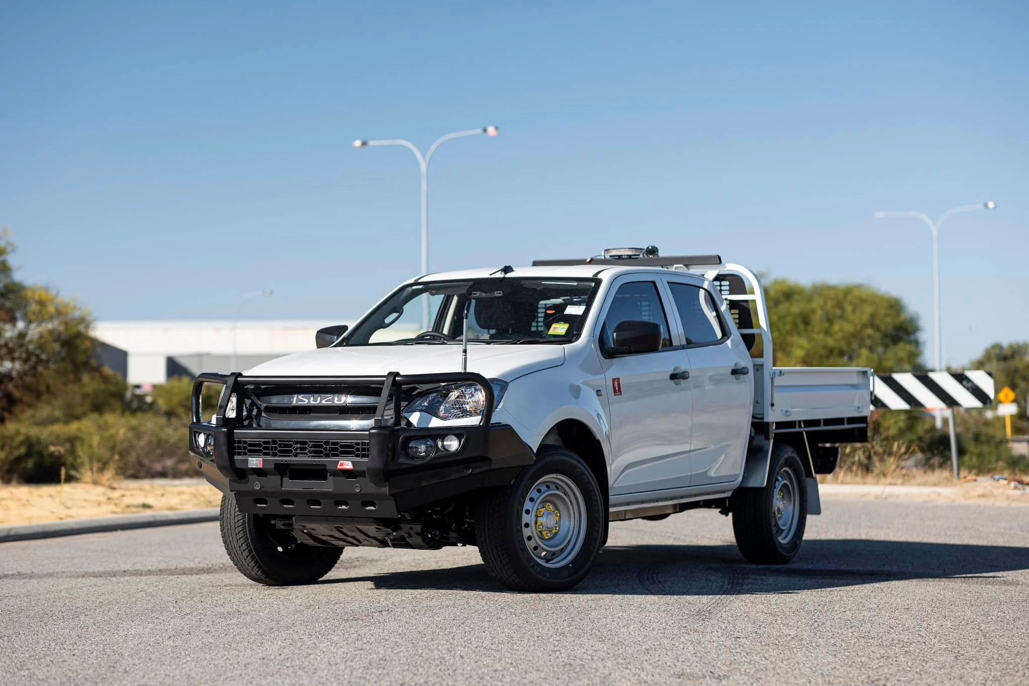 Dmax 2024-On (10/23) 707-02 Falcon Bull Bar Black A-Frame Package (LED Foglight) - Image 4