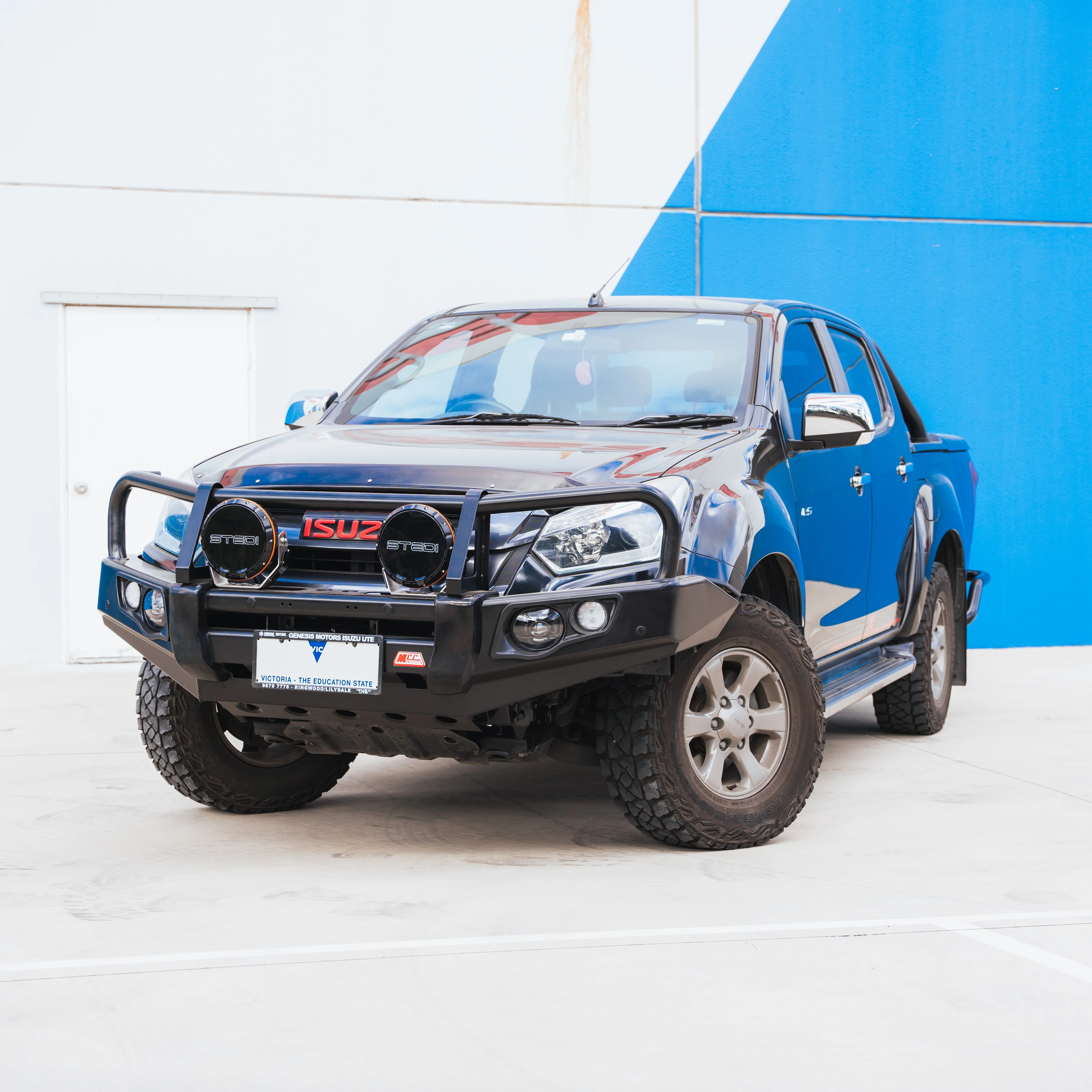 Dmax facelift 2017-2020 707-02 Falcon Bull Bar Black A-Frame Package (LED Foglight) - SKU MCC-08005-702FOGUP - Image 4