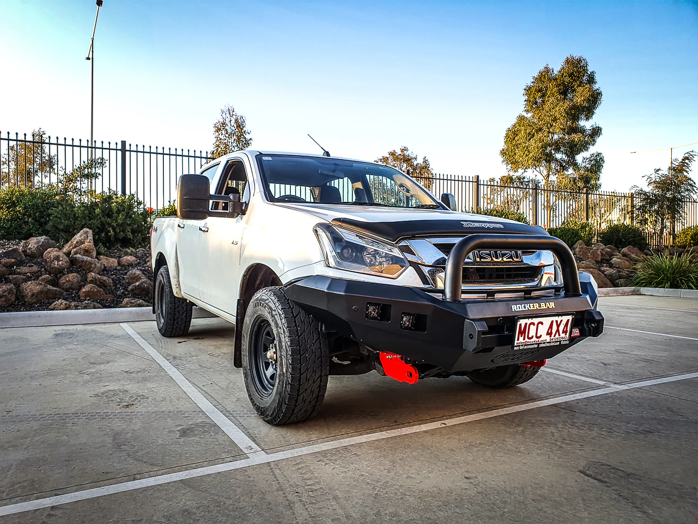 Dmax facelift 2017-2020 078-01SQSBL Rocker Bull Bar Single Sand Black Loop Package - SKU MCC-08005-7801SQSBL - Image 2