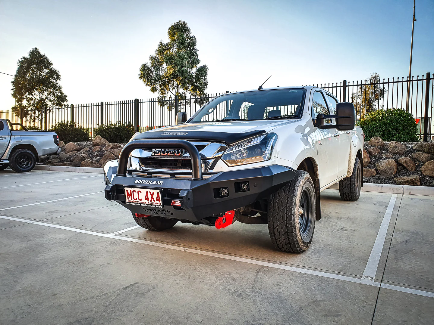 Dmax facelift 2017-2020 078-01SQSBL Rocker Bull Bar Single Sand Black Loop Package - SKU MCC-08005-7801SQSBL - Image 4