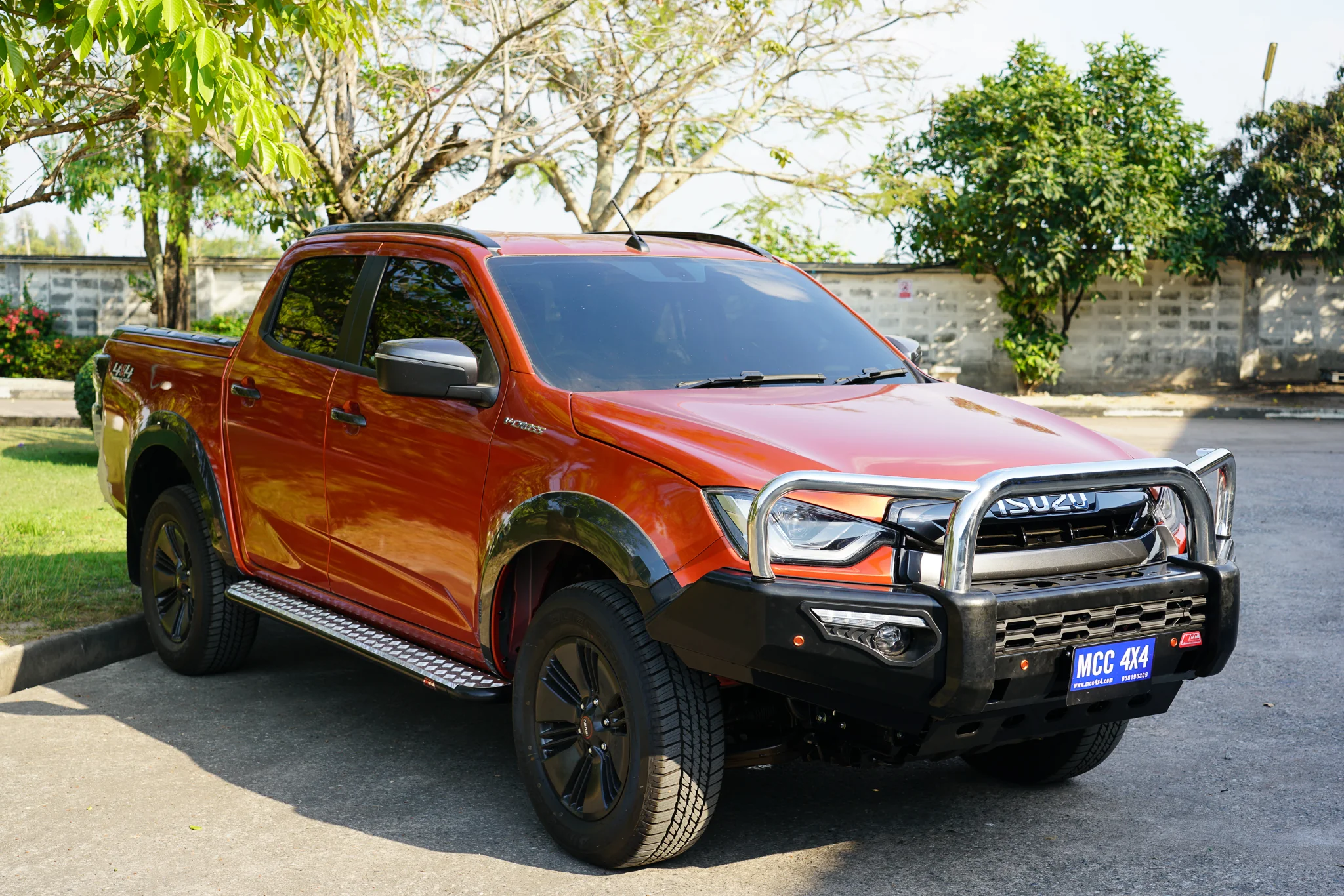 Dmax RG 2020-Present 808-01 Phoenix Bull Bar Single Stainless Loop Package - SKU MCC-08007-801SSL - Image 3