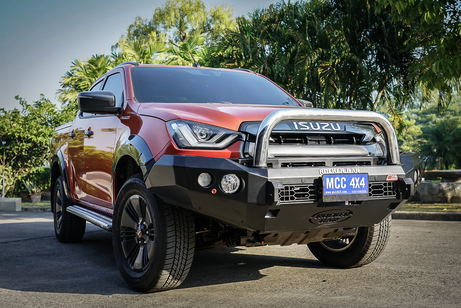 Dmax RG 2020-Present 078-01SQSBL Rocker Bull Bar Single Sand Black Loop Package - SKU MCC-08007-7801SQSBL - Image 3