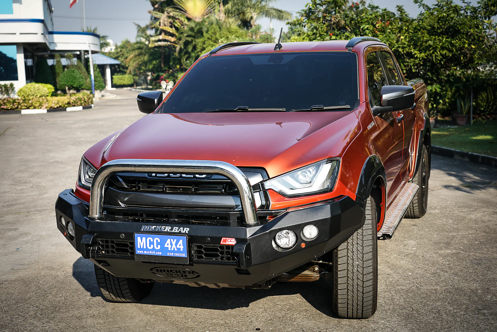 Dmax RG 2020-Present 078-01SQSBL Rocker Bull Bar Single Sand Black Loop Package - SKU MCC-08007-7801SQSBL - Image 5