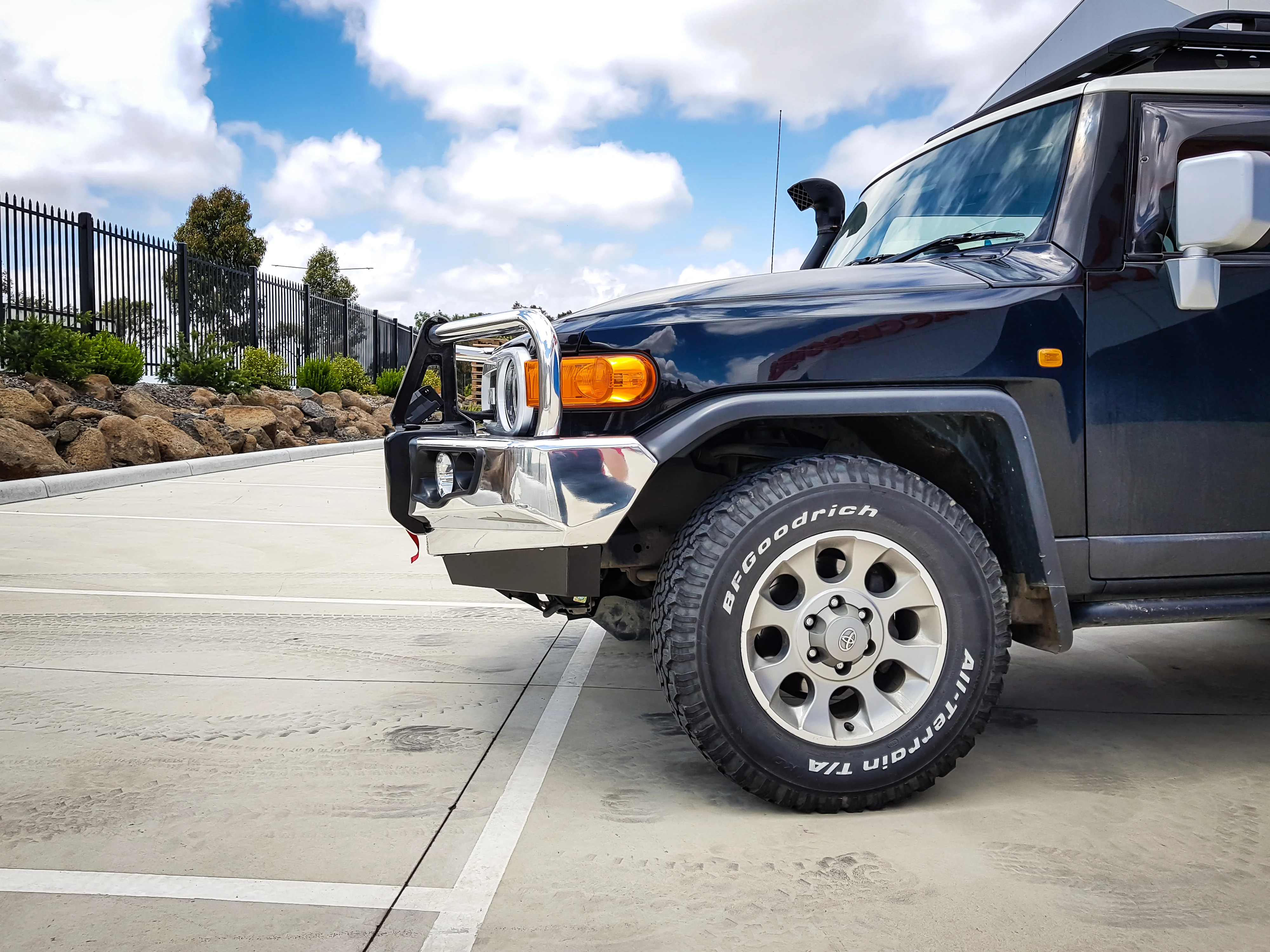 FJ Cruiser XJ10 2006-2017 707-02A Alloy Falcon Bull Bar Black A-Frame Package (LED Foglight) - SKU MCC-01012-702AW - Image 4