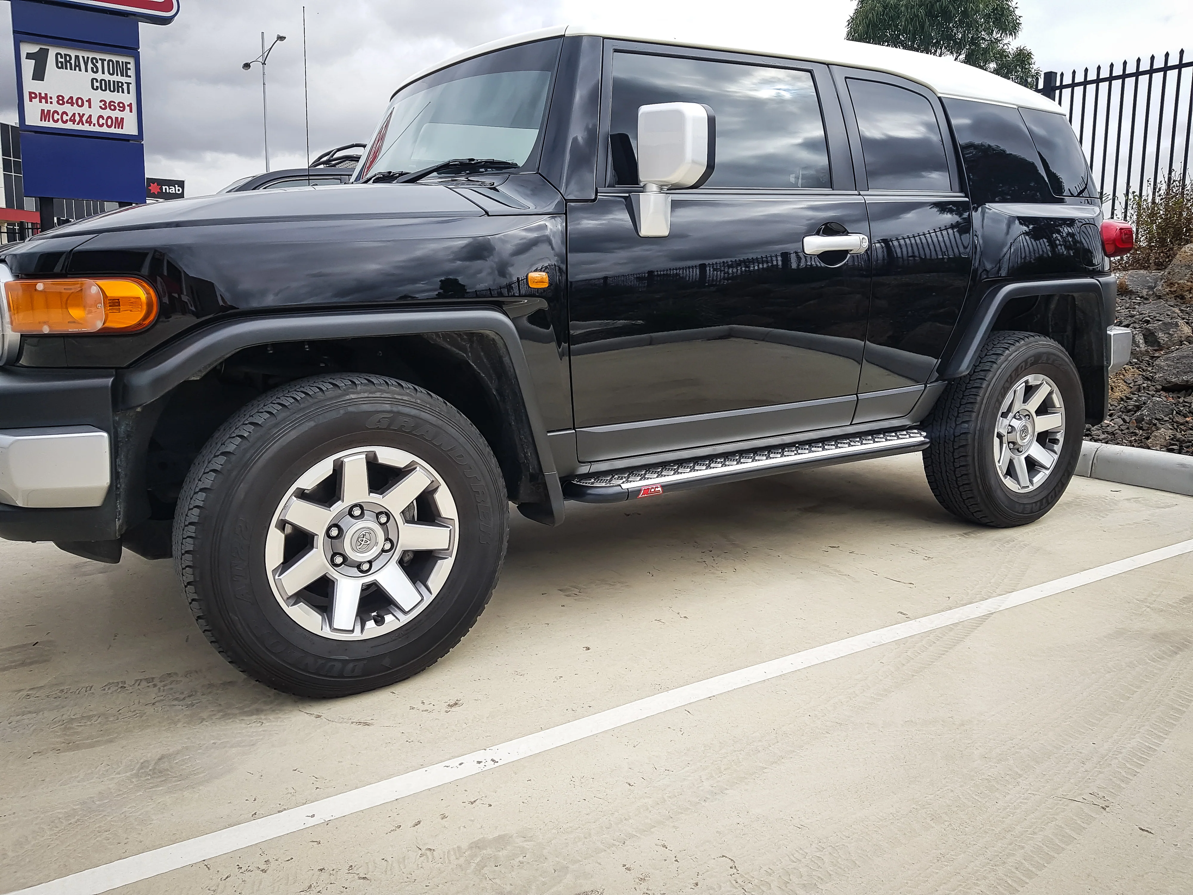 FJ Cruiser XJ10 2006-2017 309SBK Side Step Package (Sand Black) - SKU MCC-01012-309SBS - Image 3