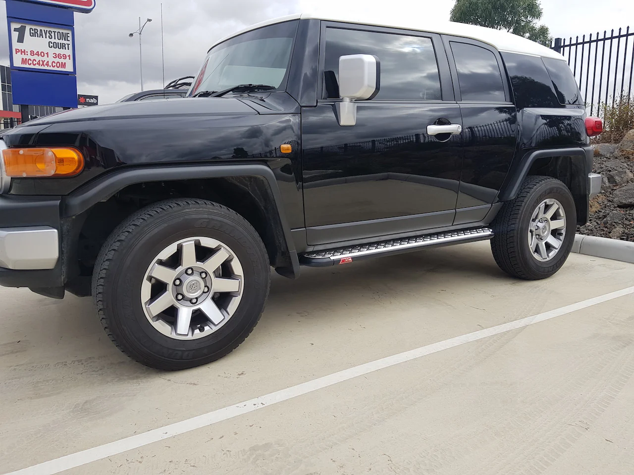 FJ Cruiser XJ10 2006-2017 309BS Side Step Package (Chrome Step Plate) - SKU MCC-01012-309BS - Image 2