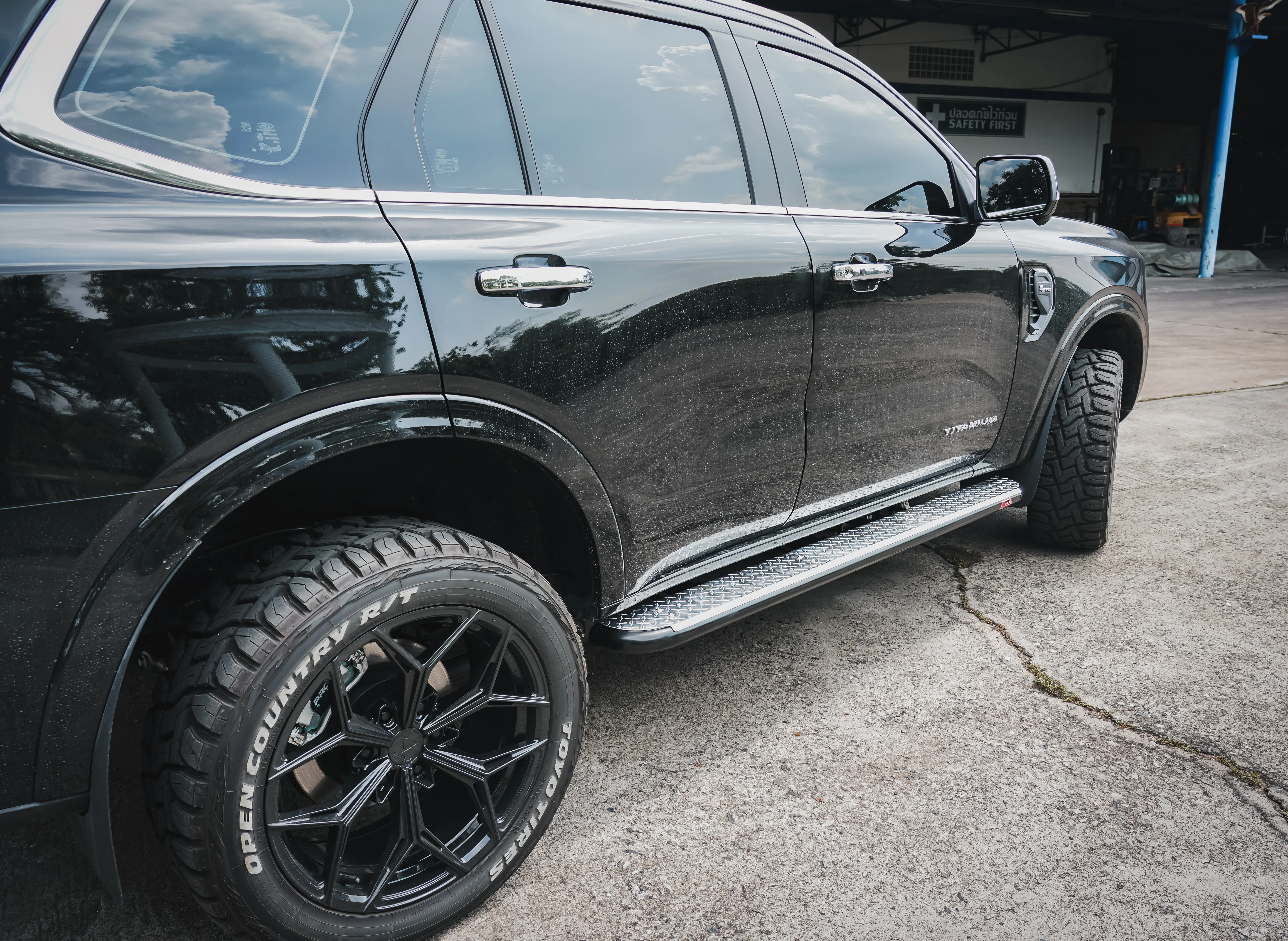 Ford Everest 2016-2021 309BS Side Step Package (Chrome Step Plate) - SKU MCC-05007-309BS - Image 4