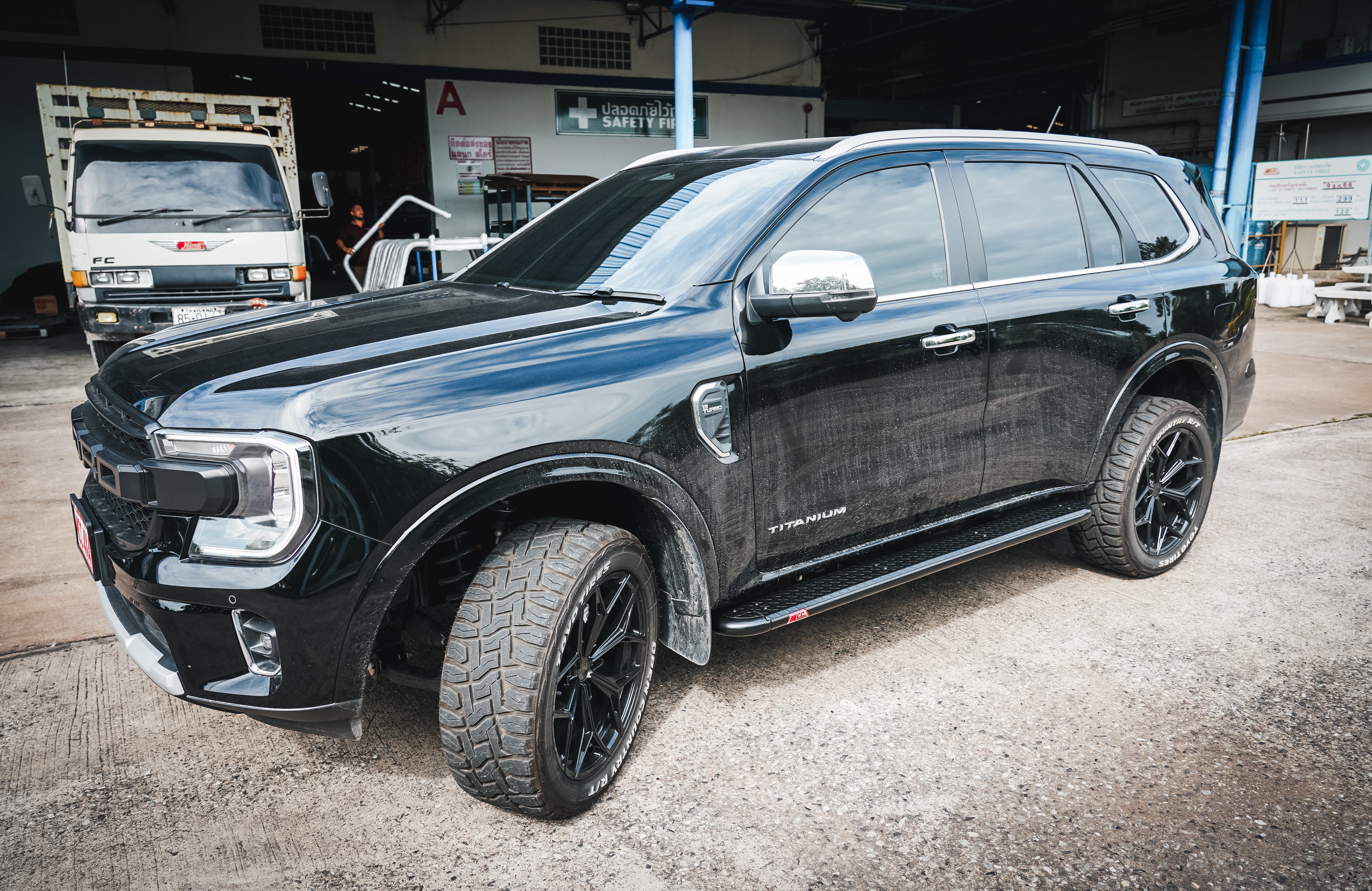 Ford Everest 2016-2021 309BSBK All Black Side Step Package - SKU MCC-05007-309BSBK - Image 3
