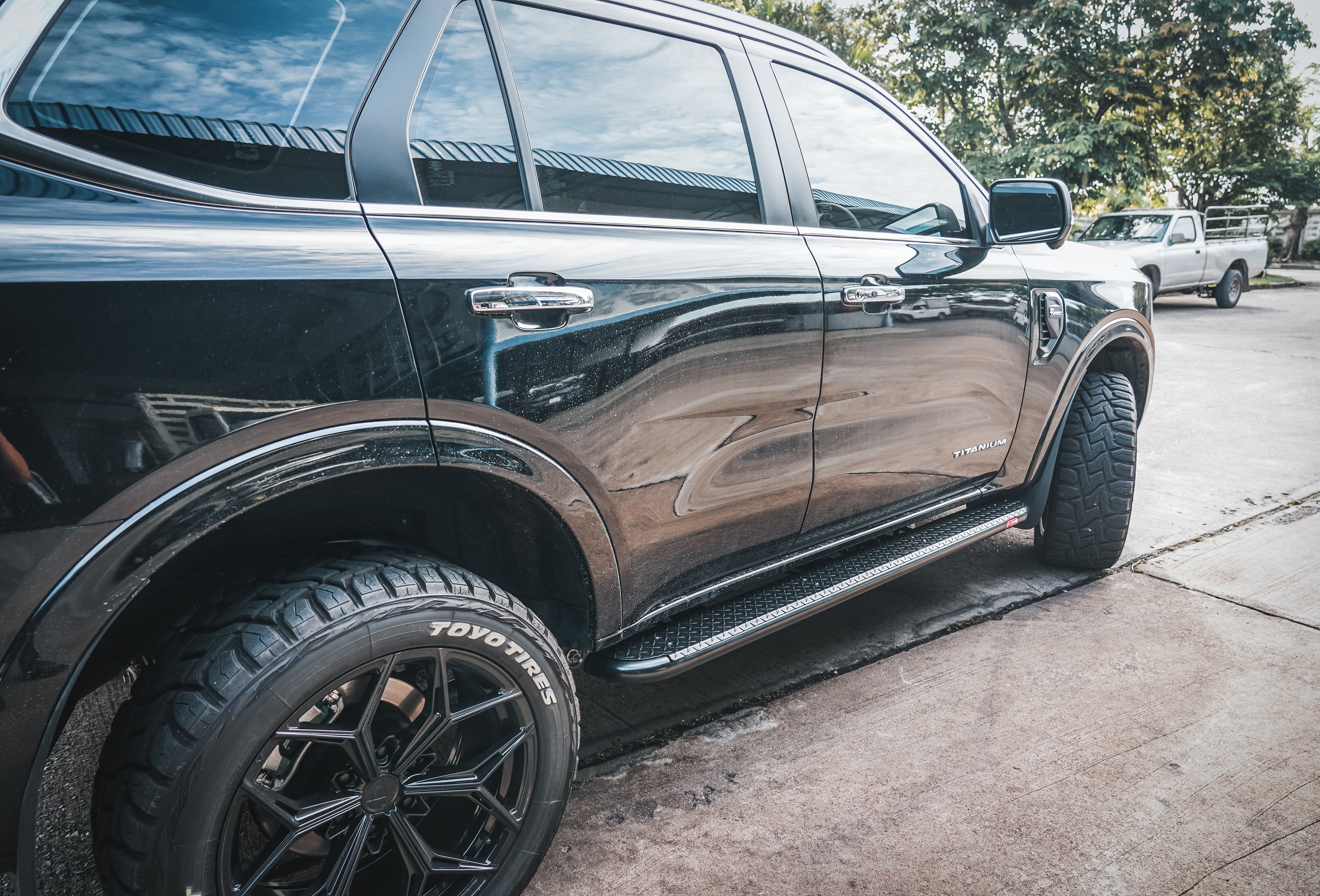 Ford Everest 2016-2021 309BSBK All Black Side Step Package - SKU MCC-05007-309BSBK - Image 4