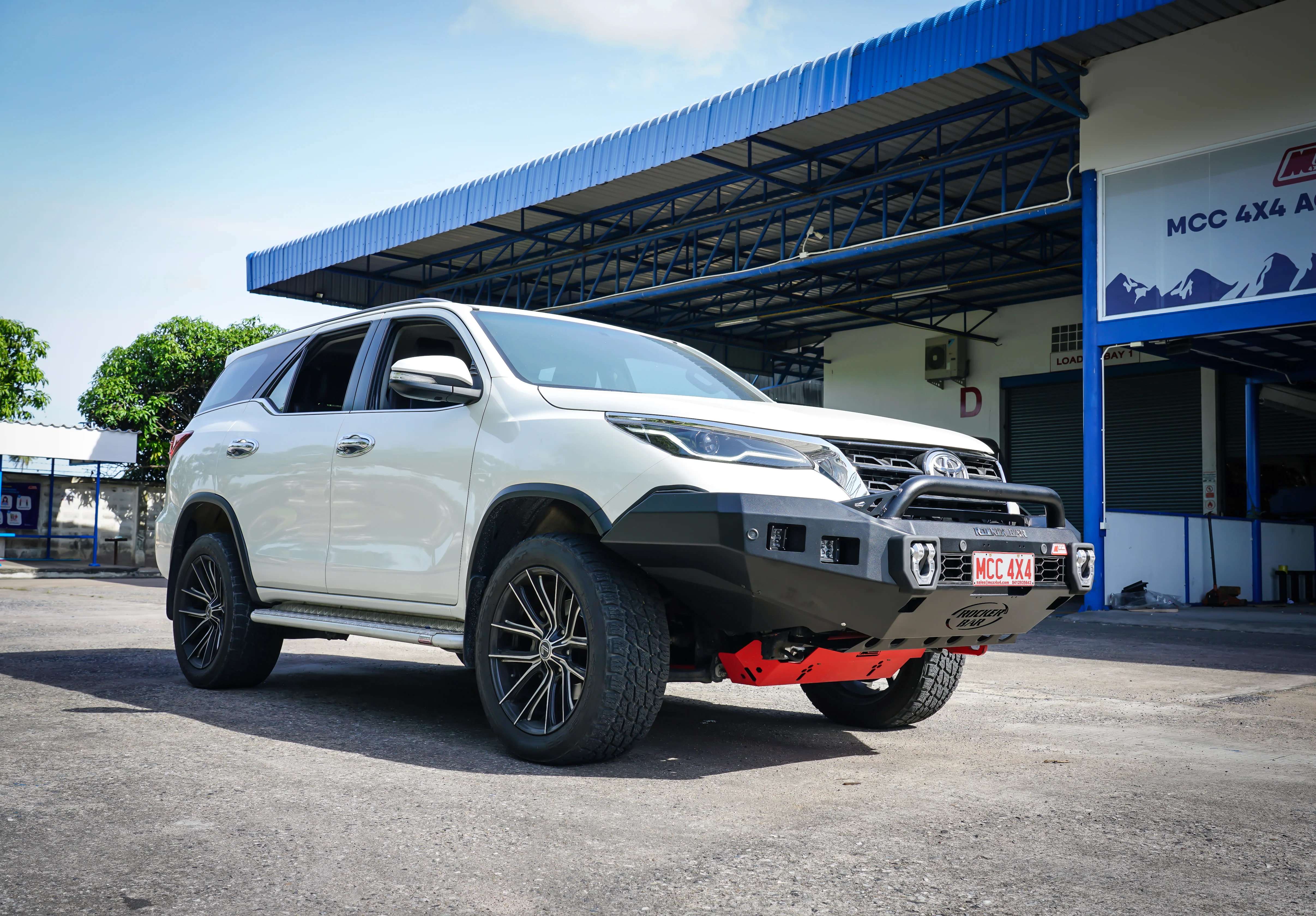 Fortuner 21-On (6/20) 078-01SQL Rocker Bull Bar Single Low Loop Package - SKU MCC-01022-7801SQL - Image 2