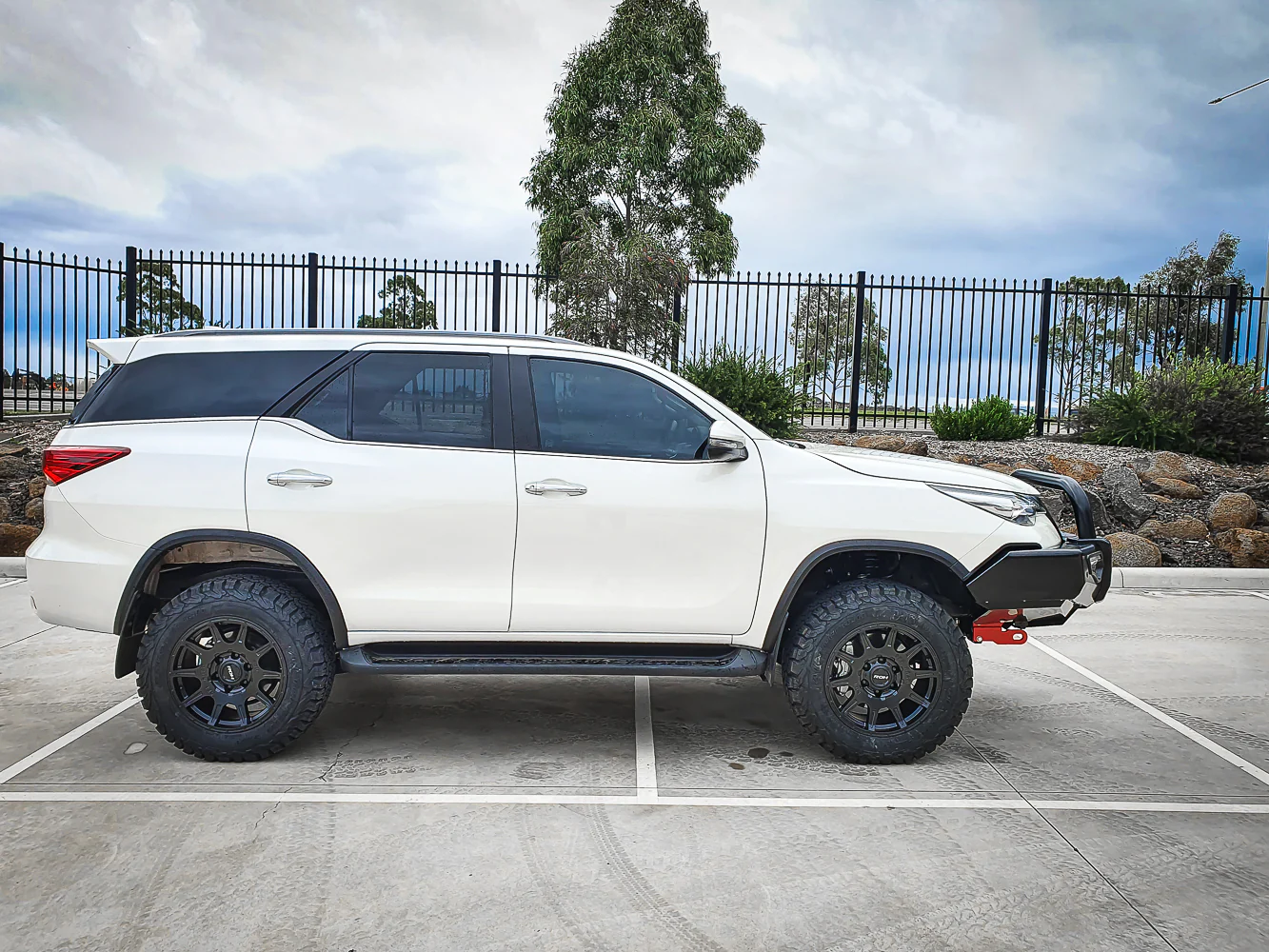 Fortuner 2015-2020 808-01 Phoenix Bull Bar Single Black Loop Package - SKU MCC-01018-801SBL - Image 4