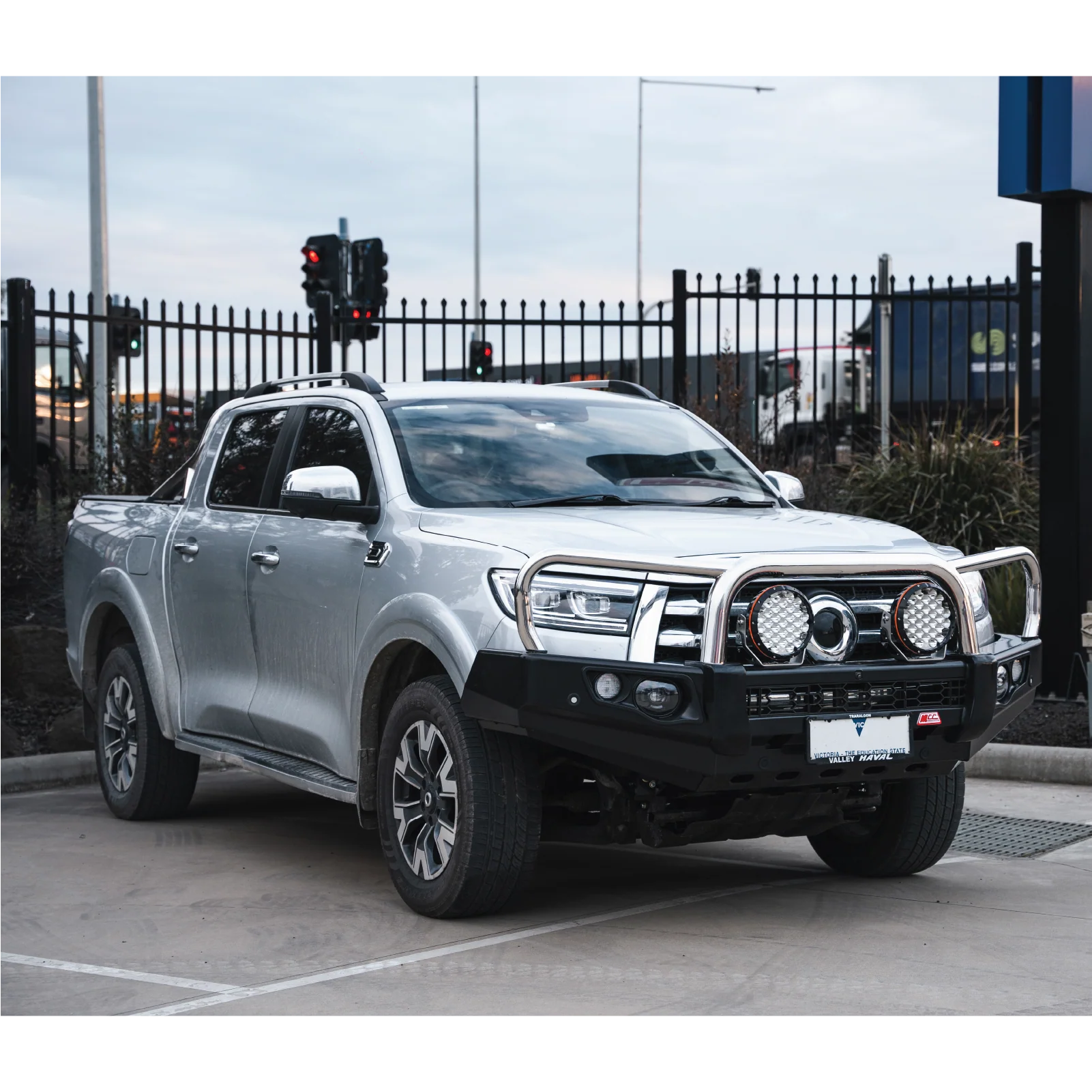 Great Wall Cannon 2025-On Facelift 2025-On 707-01 Falcon Bull Bar Triple Stainless Loops Package (LED Foglight) - Image 4