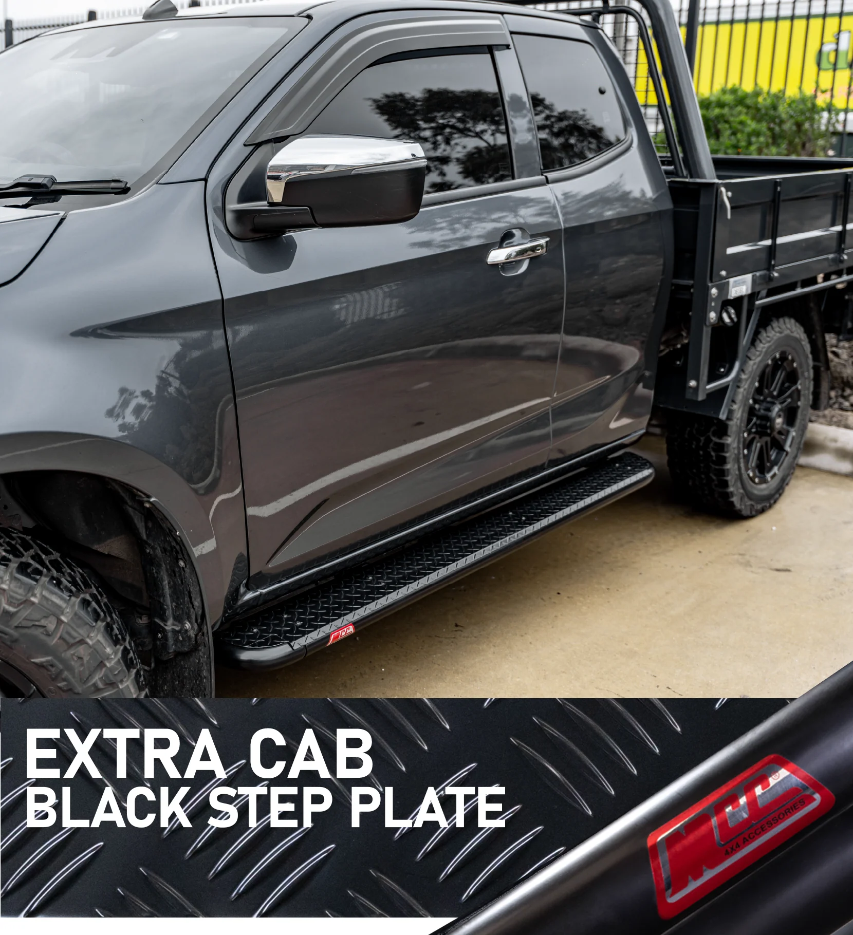 Hilux GGN25R 2005-2015 309BSBK Extra Cab All Black Side Step Package