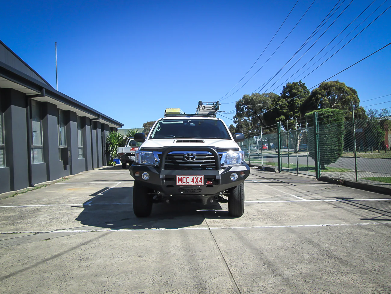 Hilux KUN26R 2012-2015 078-01SQSBL Rocker Bull Bar Single Sand Black Loop Package - SKU MCC-01015-7801SQSBL - Image 4