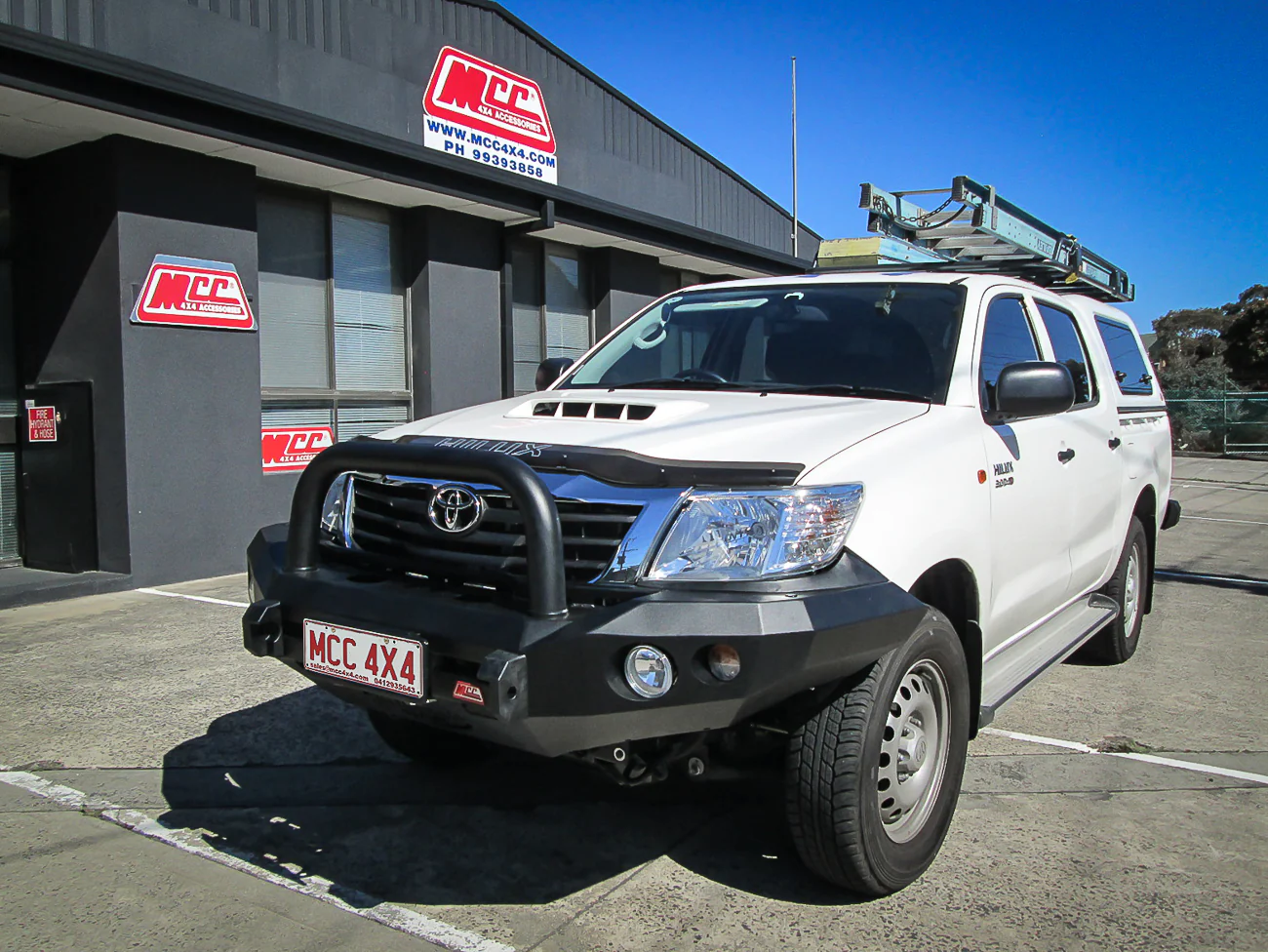 Hilux KUN26R 2012-2015 078-01SQSBL Rocker Bull Bar Single Sand Black Loop Package - SKU MCC-01015-7801SQSBL - Image 5
