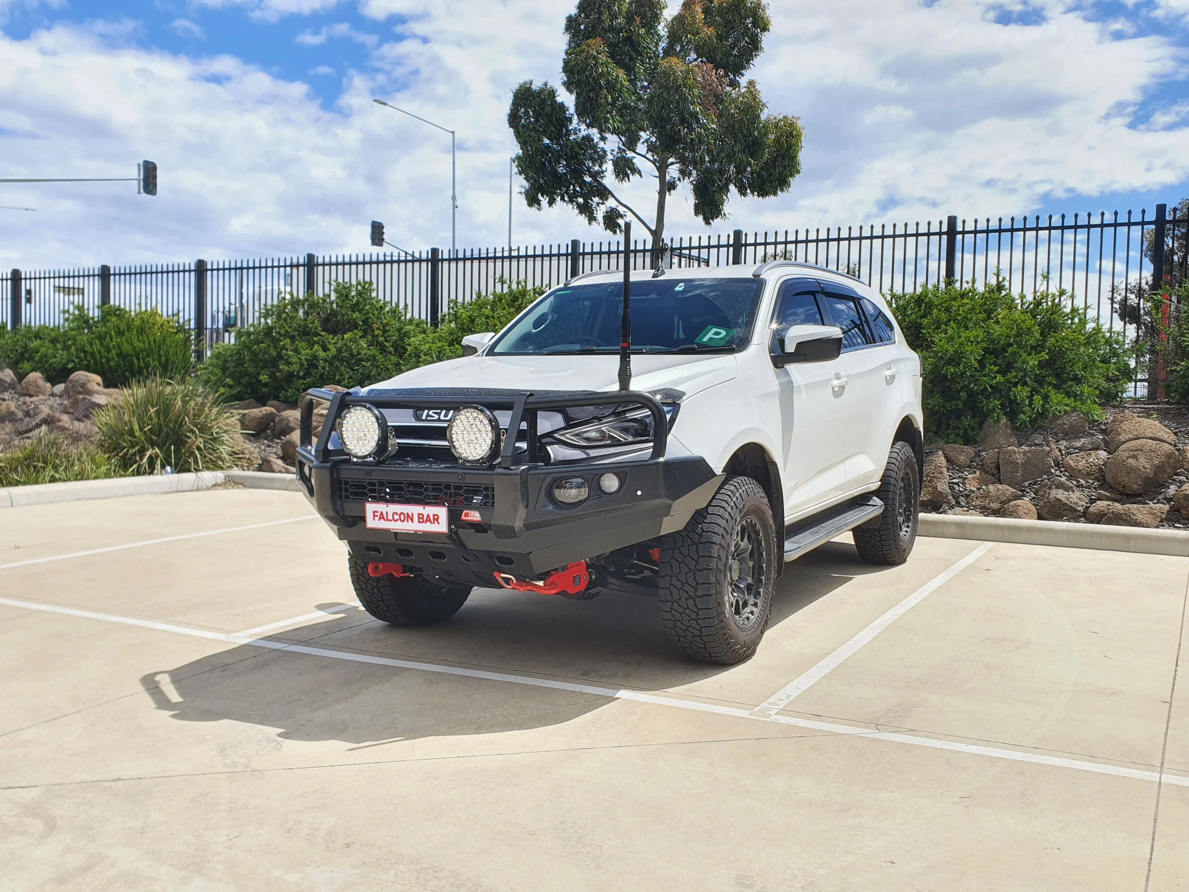 MUX Gen 3 2020-2025 Falcon Bull Bar Black A-Frame Package (No Foglight) - SKU MCC-08008-702UP - Image 2