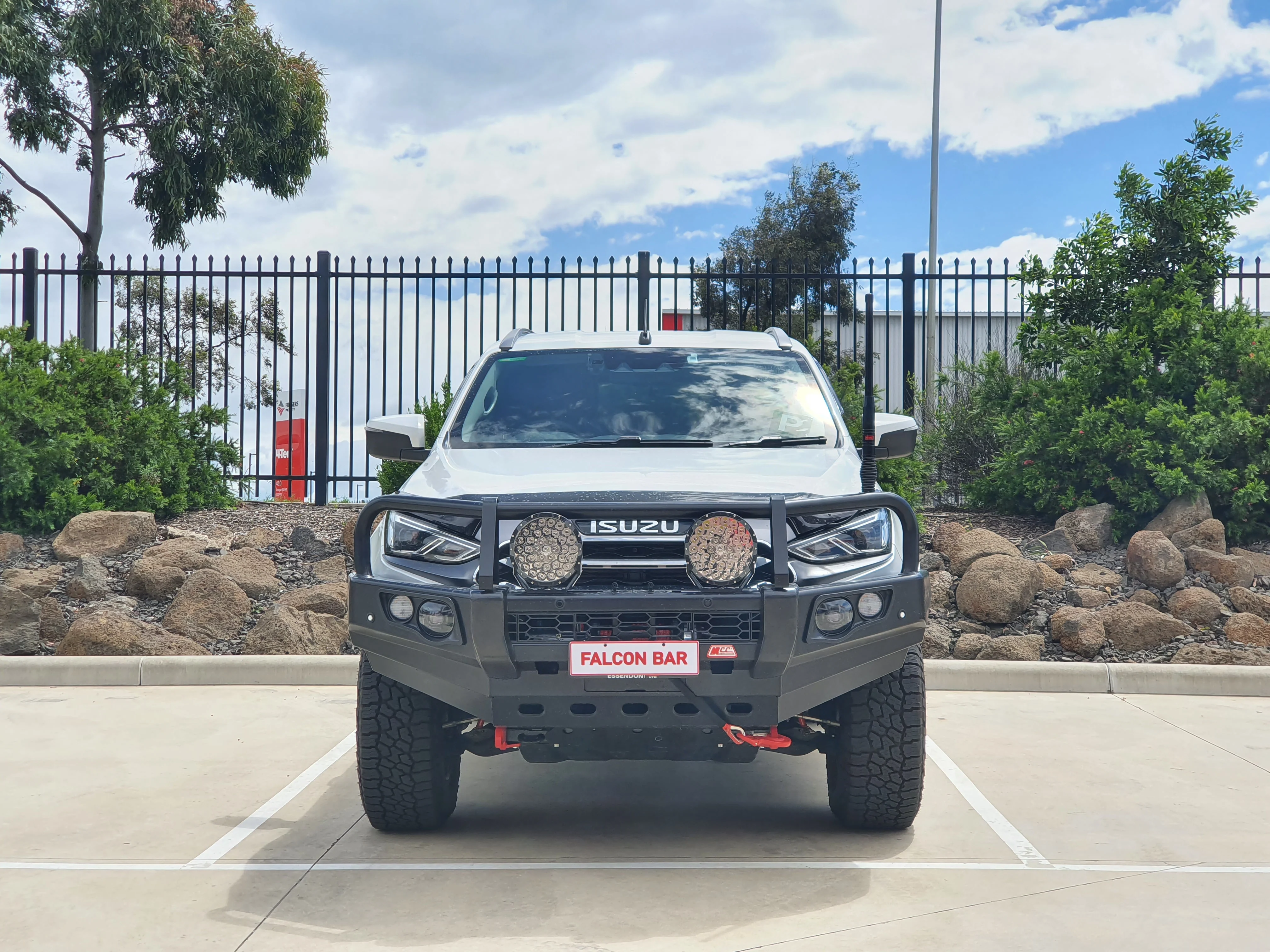 MUX Gen 3 2020-2025 Falcon Bull Bar Black A-Frame Package (No Foglight) - SKU MCC-08008-702UP - Image 4