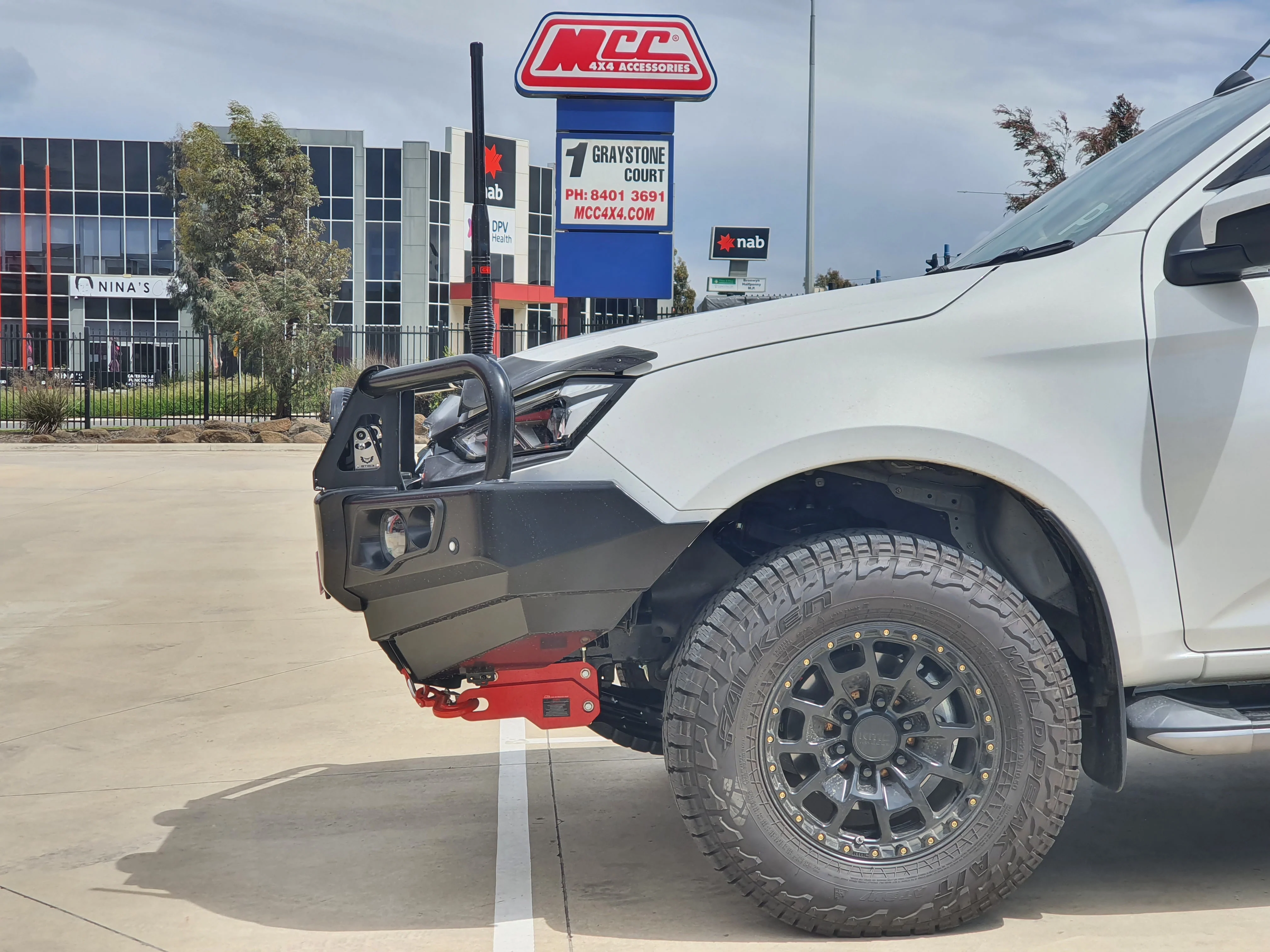 MUX Gen 3 2020-2025 Falcon Bull Bar Black A-Frame Package (No Foglight) - SKU MCC-08008-702UP - Image 5