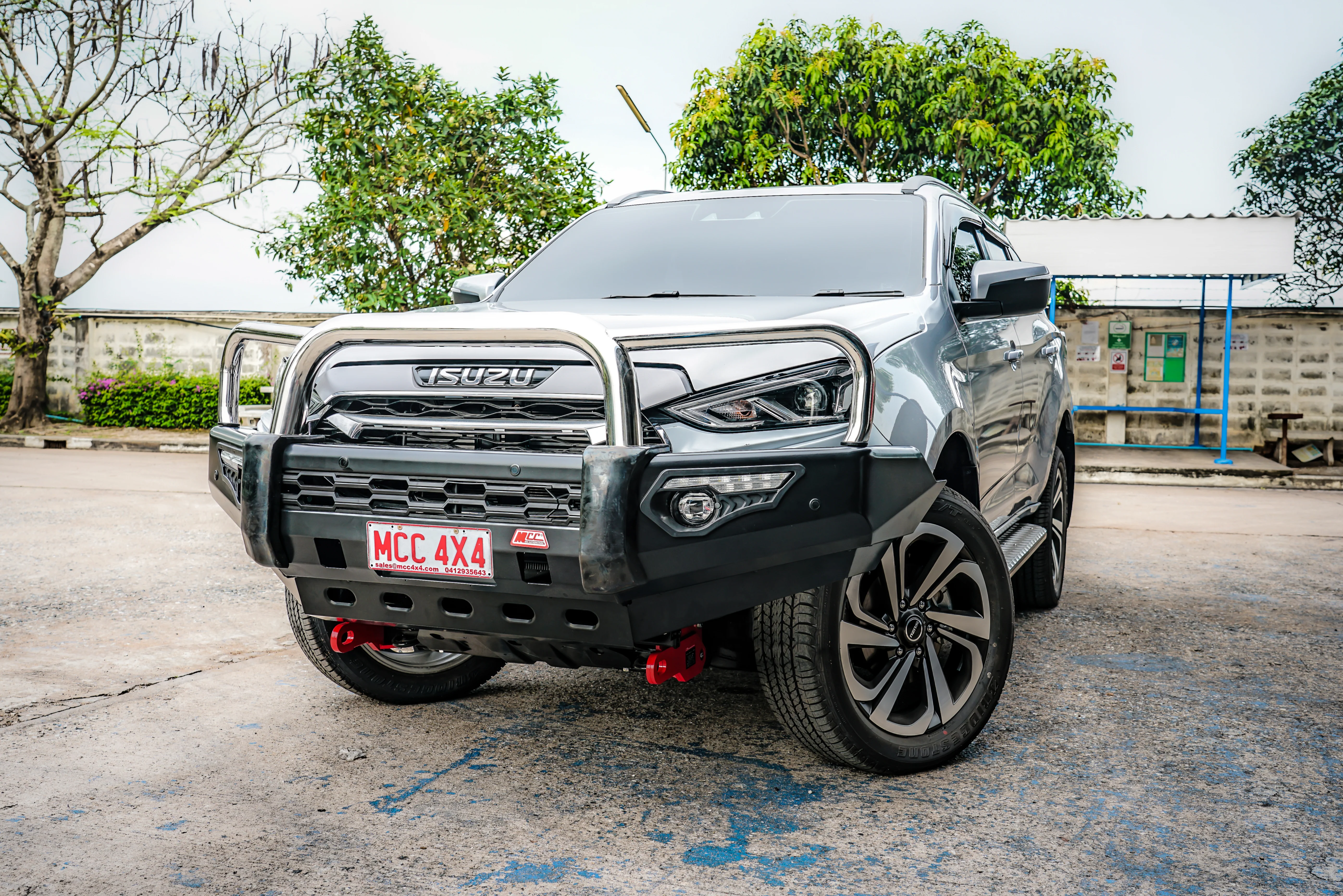 MUX Gen 3 2020-2025 808-01 Phoenix Bull Bar Triple Stainless Loops Package - SKU MCC-08008-801 - Image 2