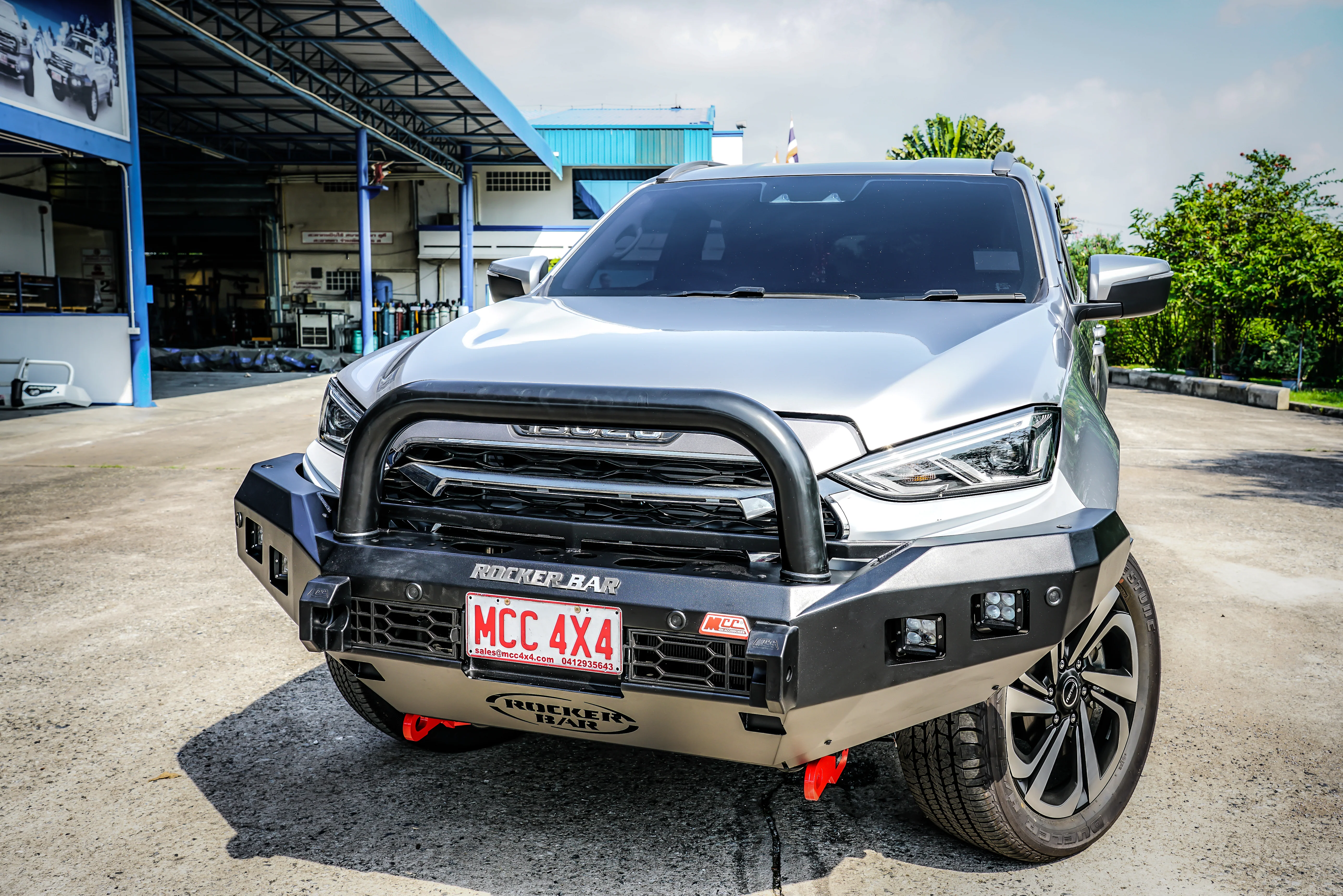 MUX Gen 3 2020-2025 078-01SQSBL Rocker Bull Bar Single Sand Black Loop Package - SKU MCC-08008-7801SQSBL - Image 2