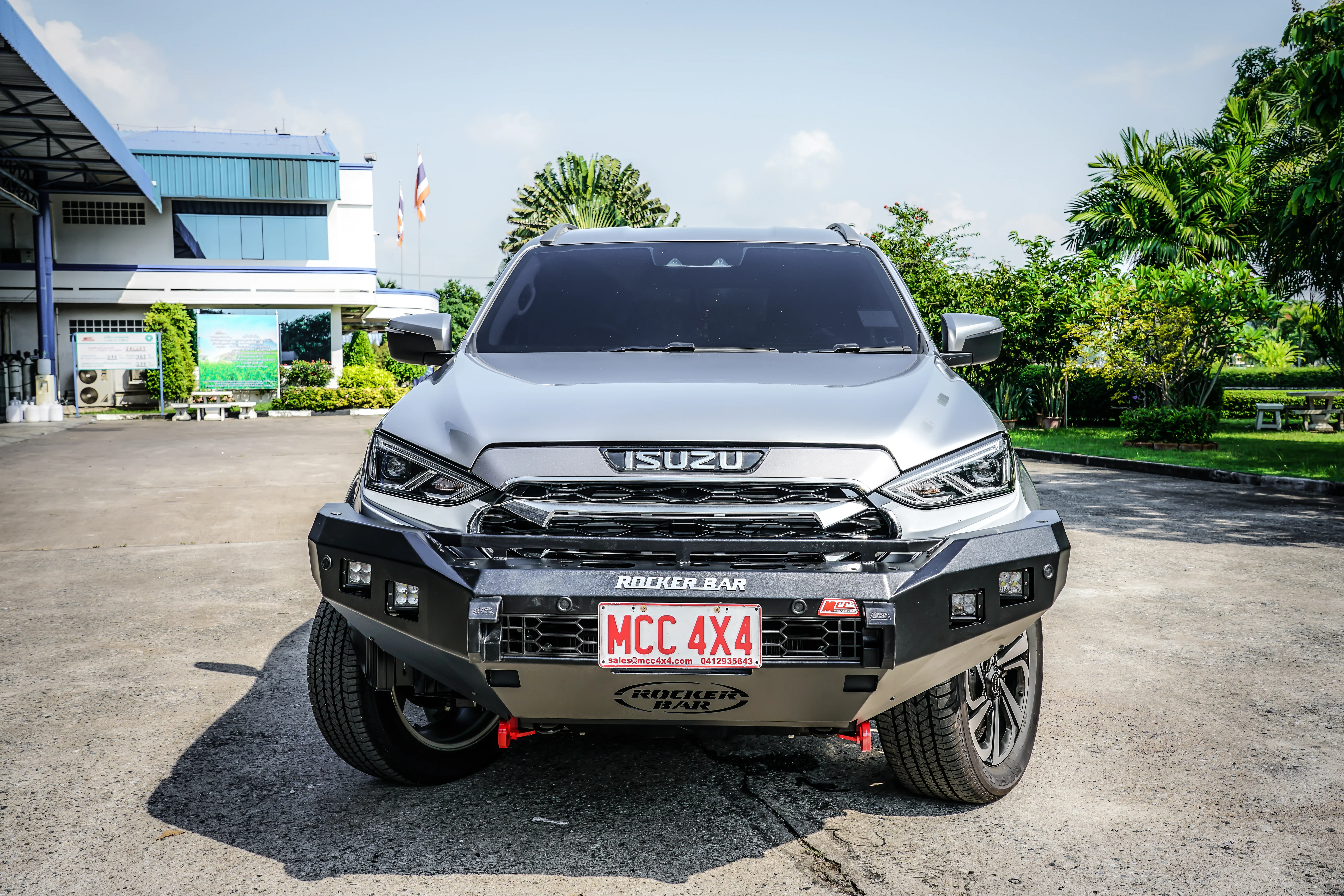 MUX Gen 3 2020-2025 078-01SQSBL Rocker Bull Bar Single Sand Black Loop Package - SKU MCC-08008-7801SQSBL - Image 4