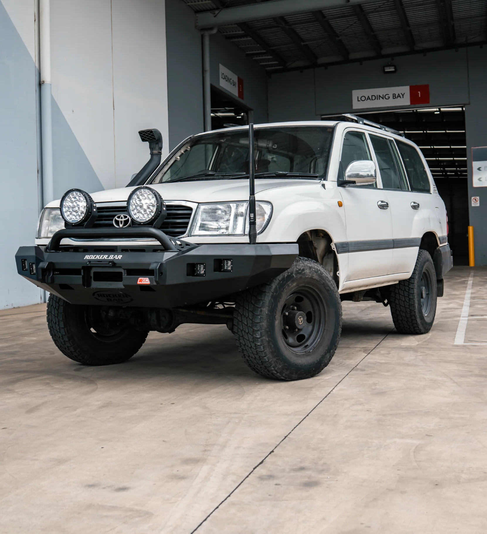 Land Cruiser 100 series 1998-2007  078-01SQL Rocker Bull Bar Single Low Loop Package - SKU MCC-01007-7801SQL - Image 4