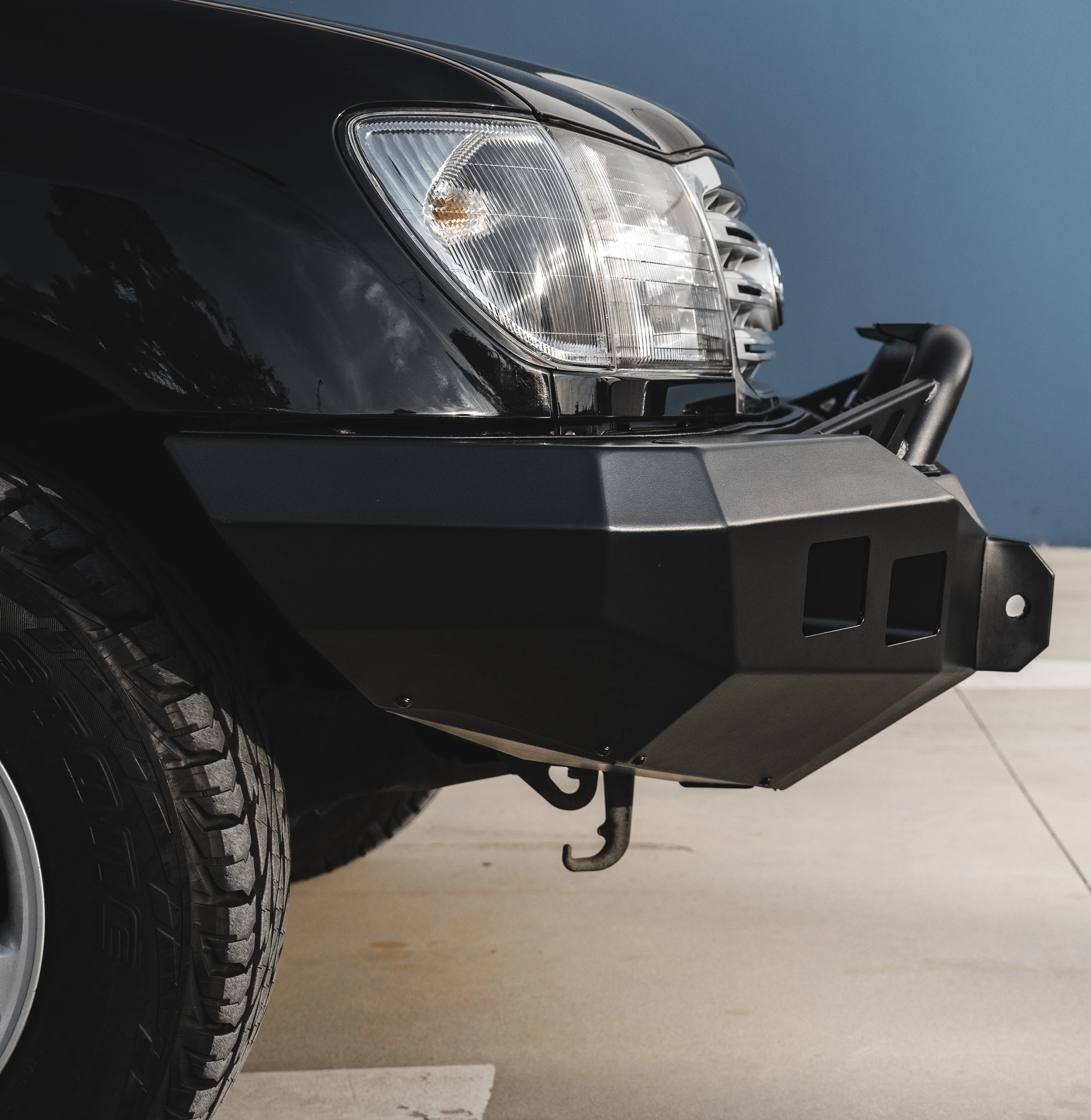 Land Cruiser 100 series 1998-2007  078-01SQL Rocker Bull Bar Single Low Loop Package - SKU MCC-01007-7801SQL - Image 9