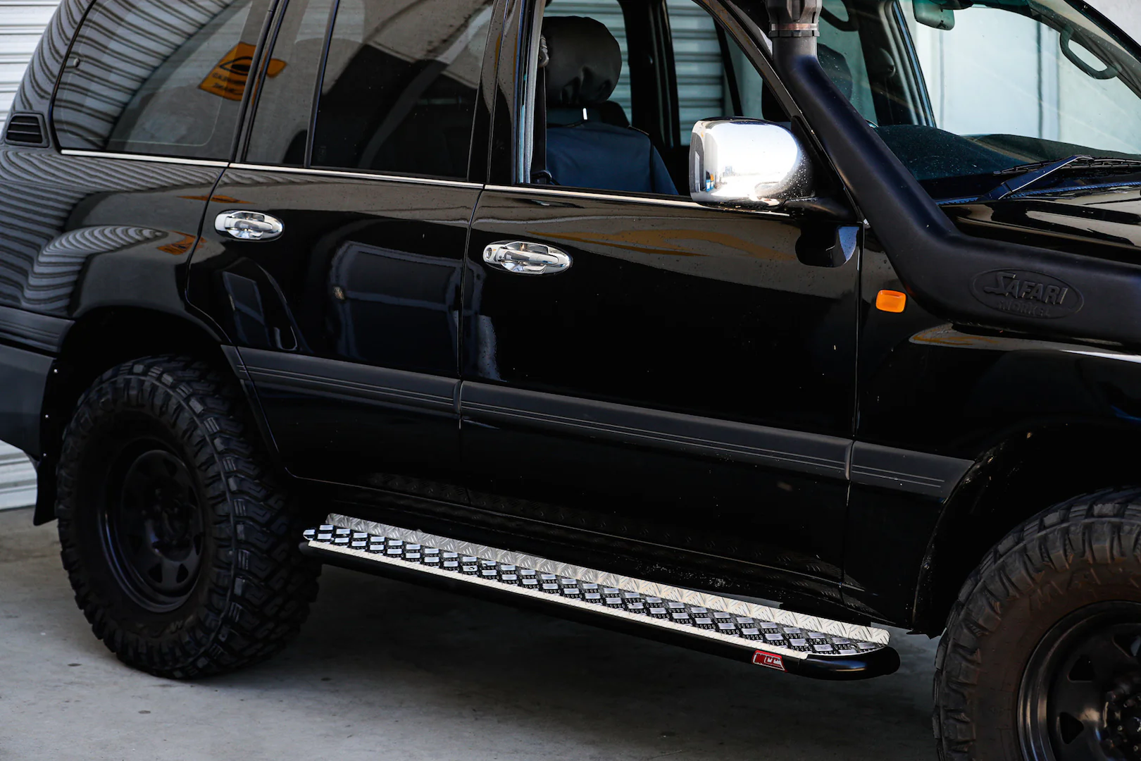 Land Cruiser 100 series 1998-2007  309BS Side Step Package (Chrome Step Plate) - SKU MCC-01007-309BS - Image 2