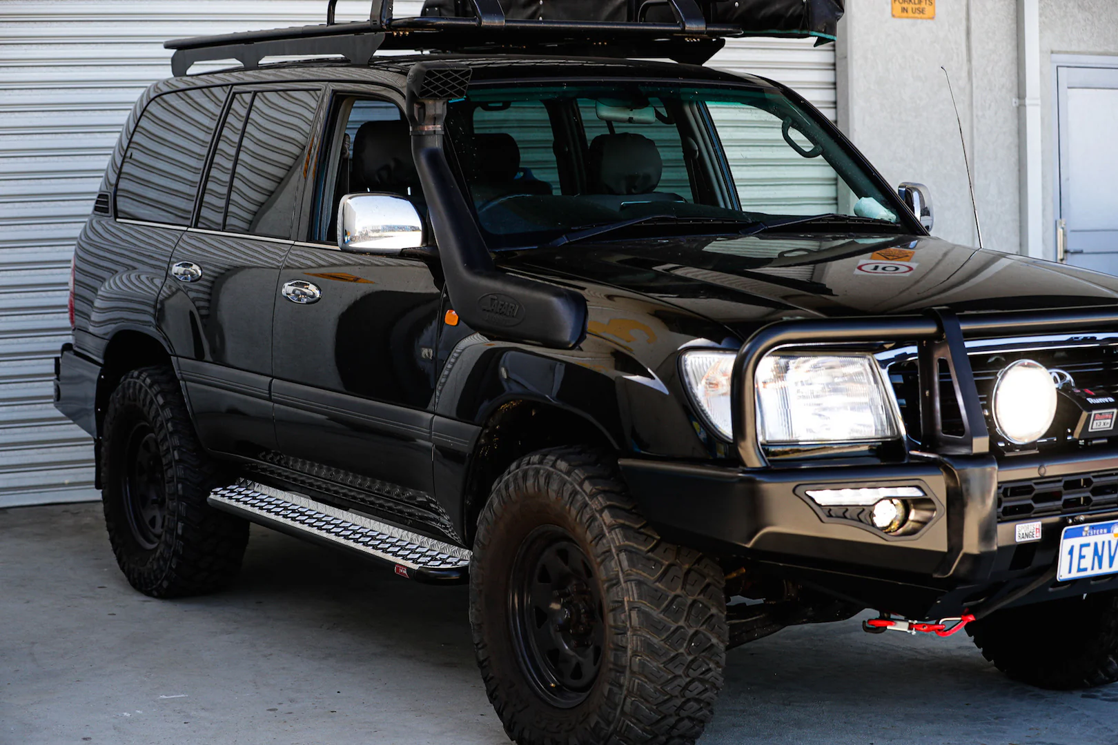 Land Cruiser 100 series 1998-2007  309BS Side Step Package (Chrome Step Plate) - SKU MCC-01007-309BS - Image 3
