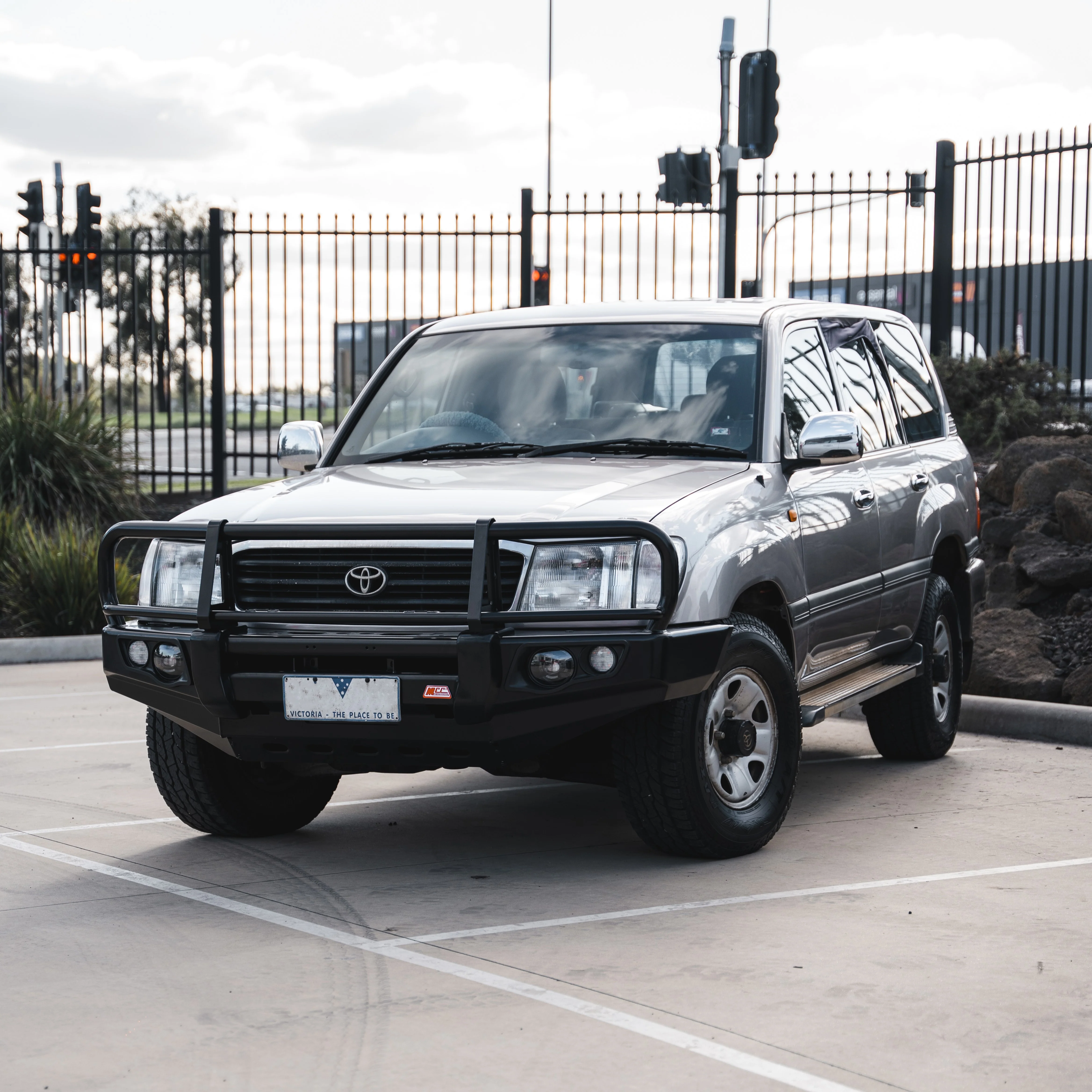 Land Cruiser 100 series 1998-2007 707-02 Falcon Bull Bar Black A-Frame Package (LED Foglight) - SKU MCC-01007-702FOGUP - Image 4