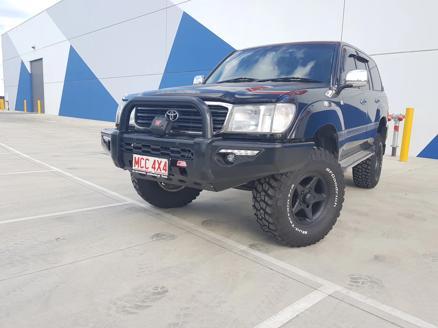 Land Cruiser 100 series 1998-2007 808-01 Phoenix Bull Bar Single Black Loop Package - SKU MCC-01007-801SBL - Image 8