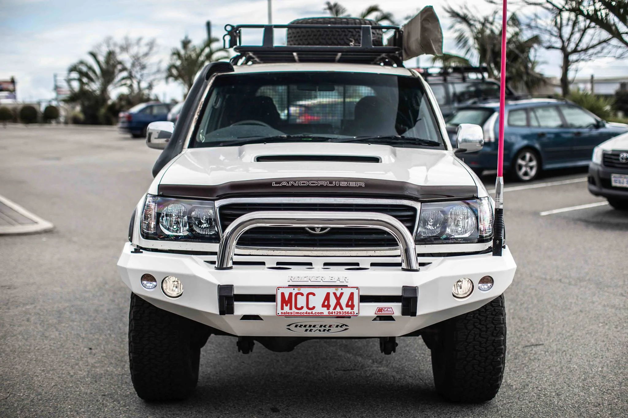 Land Cruiser 100 series 1998-2007 078-01SQSBL Rocker Bull Bar Single Sand Black Loop Package - SKU MCC-01007-7801SQSBL - Image 2