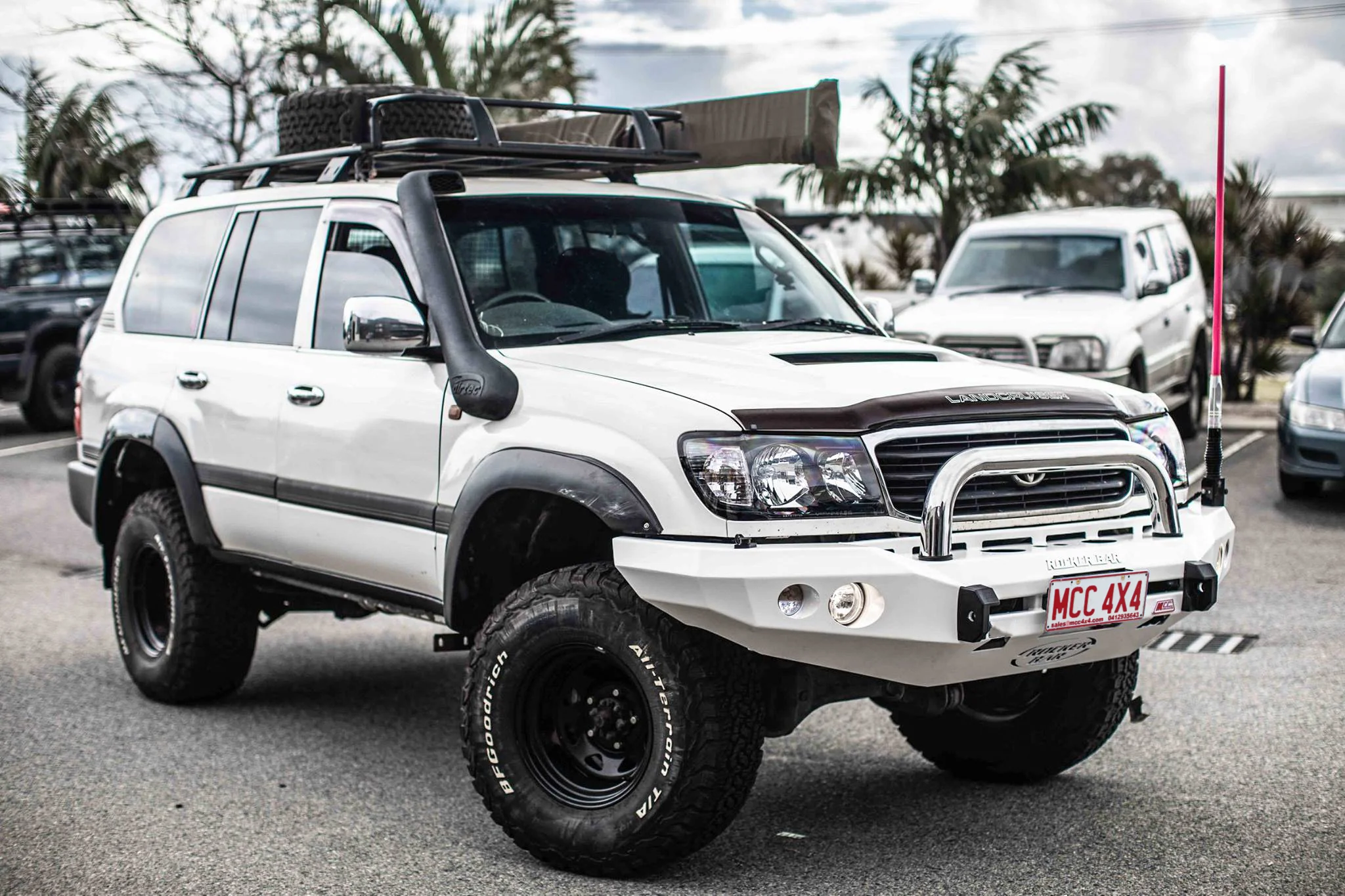 Land Cruiser 100 series 1998-2007 078-01SQSBL Rocker Bull Bar Single Sand Black Loop Package - SKU MCC-01007-7801SQSBL - Image 4