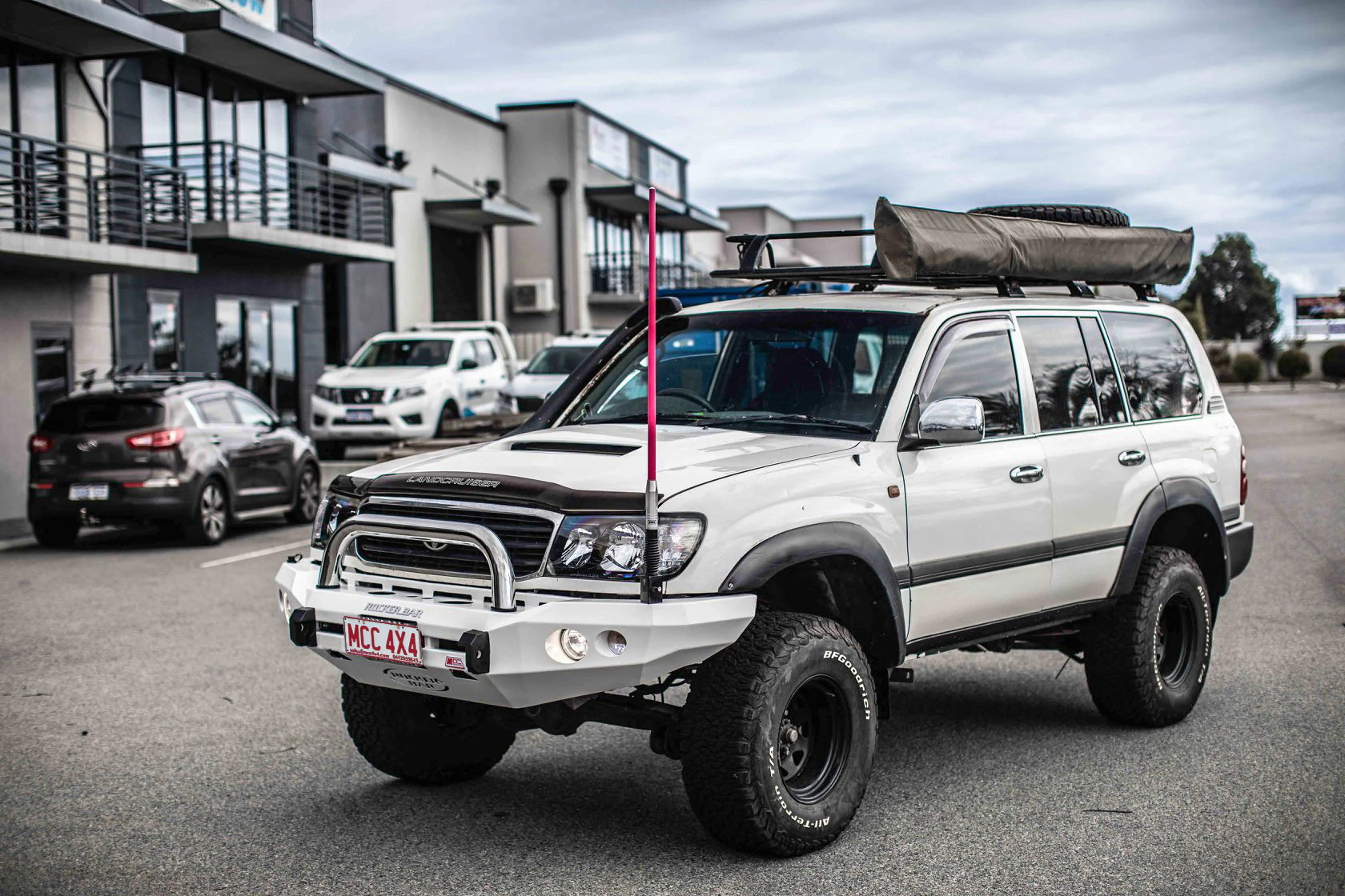 Land Cruiser 100 series 1998-2007 078-01SQSBL Rocker Bull Bar Single Sand Black Loop Package - SKU MCC-01007-7801SQSBL - Image 5