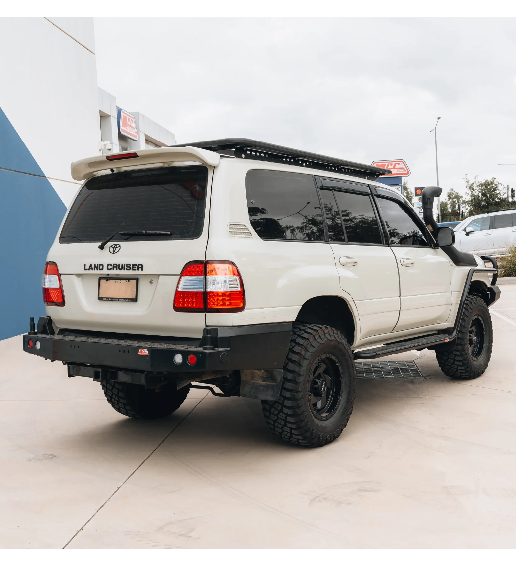 Land Cruiser 100/105 series 1998-2007 022-02 Rear Wheel Carrier Bar Only Package - SKU MCC-01007-202 - Image 2