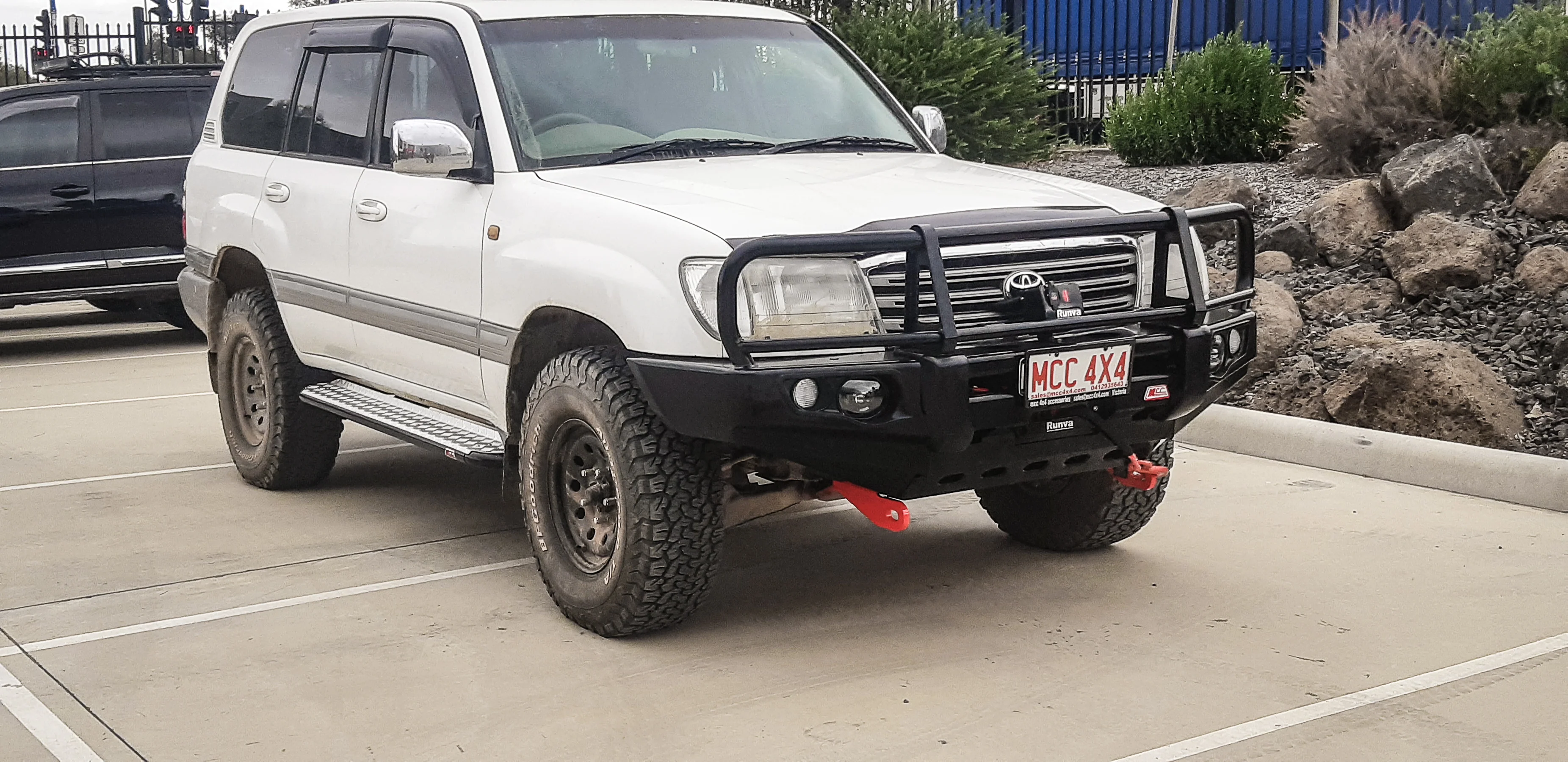 Land Cruiser 105 series 1998-2007 707-02 Falcon Bull Bar Black A-Frame Package (LED Foglight) - SKU MCC-01014-702FOGUP - Image 2
