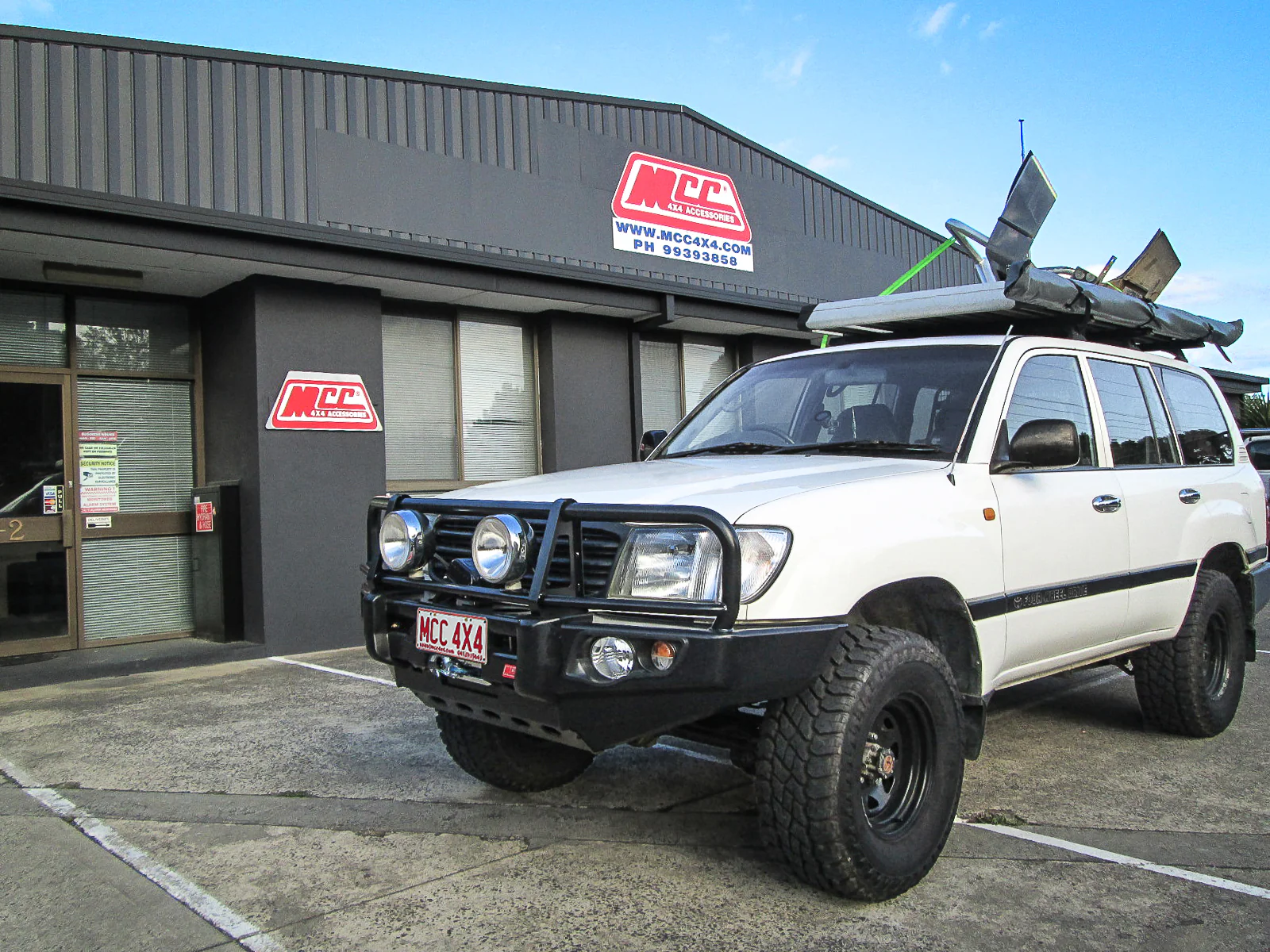 Land Cruiser 105 series 1998-2007 707-02 Falcon Bull Bar Black A-Frame Package (LED Foglight) - SKU MCC-01014-702FOGUP - Image 4