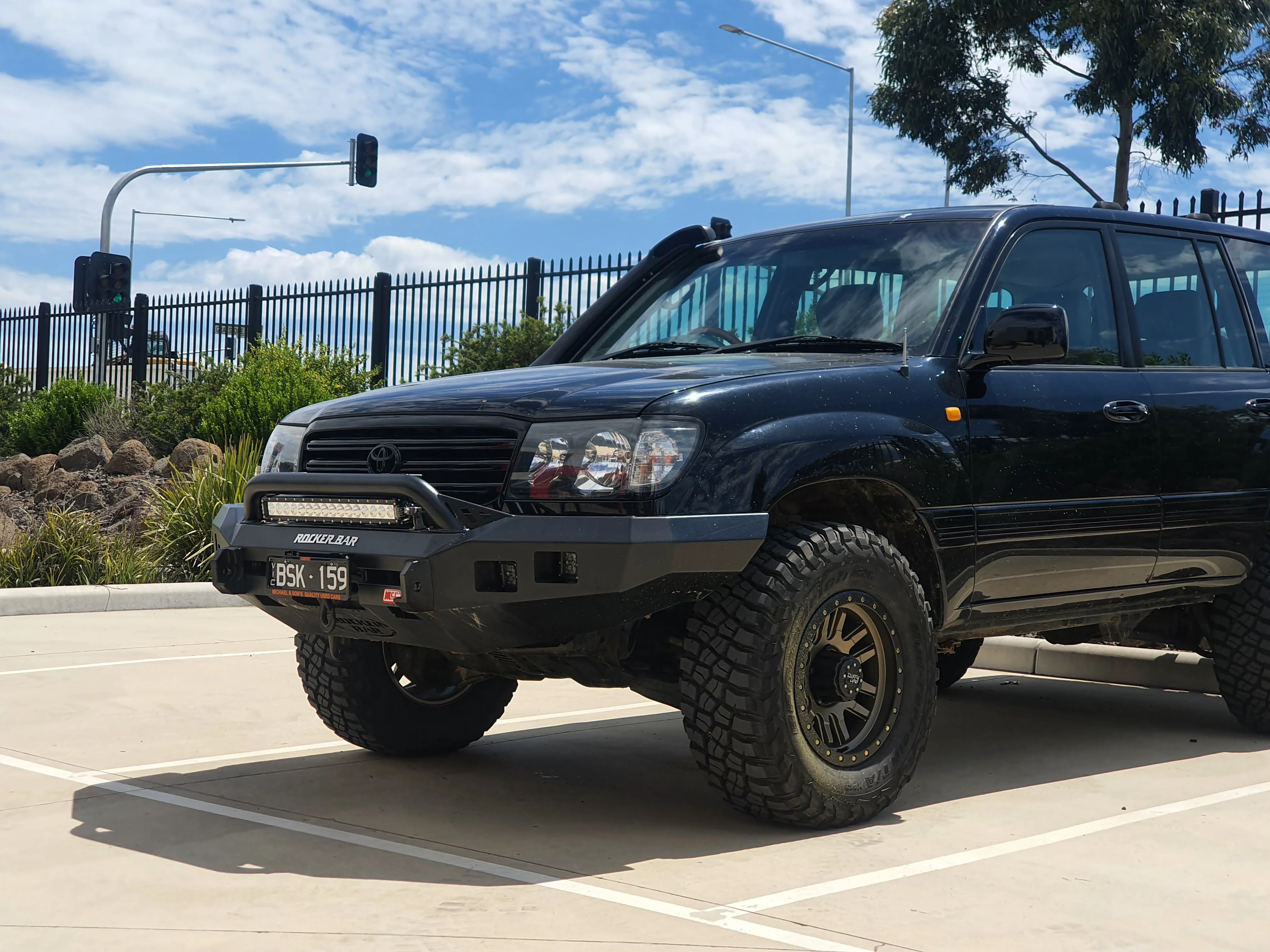 Land Cruiser 105 series 1998-2007 078-01SQL Rocker Bull Bar Single Low Loop Package - SKU MCC-01014-7801SQL - Image 2