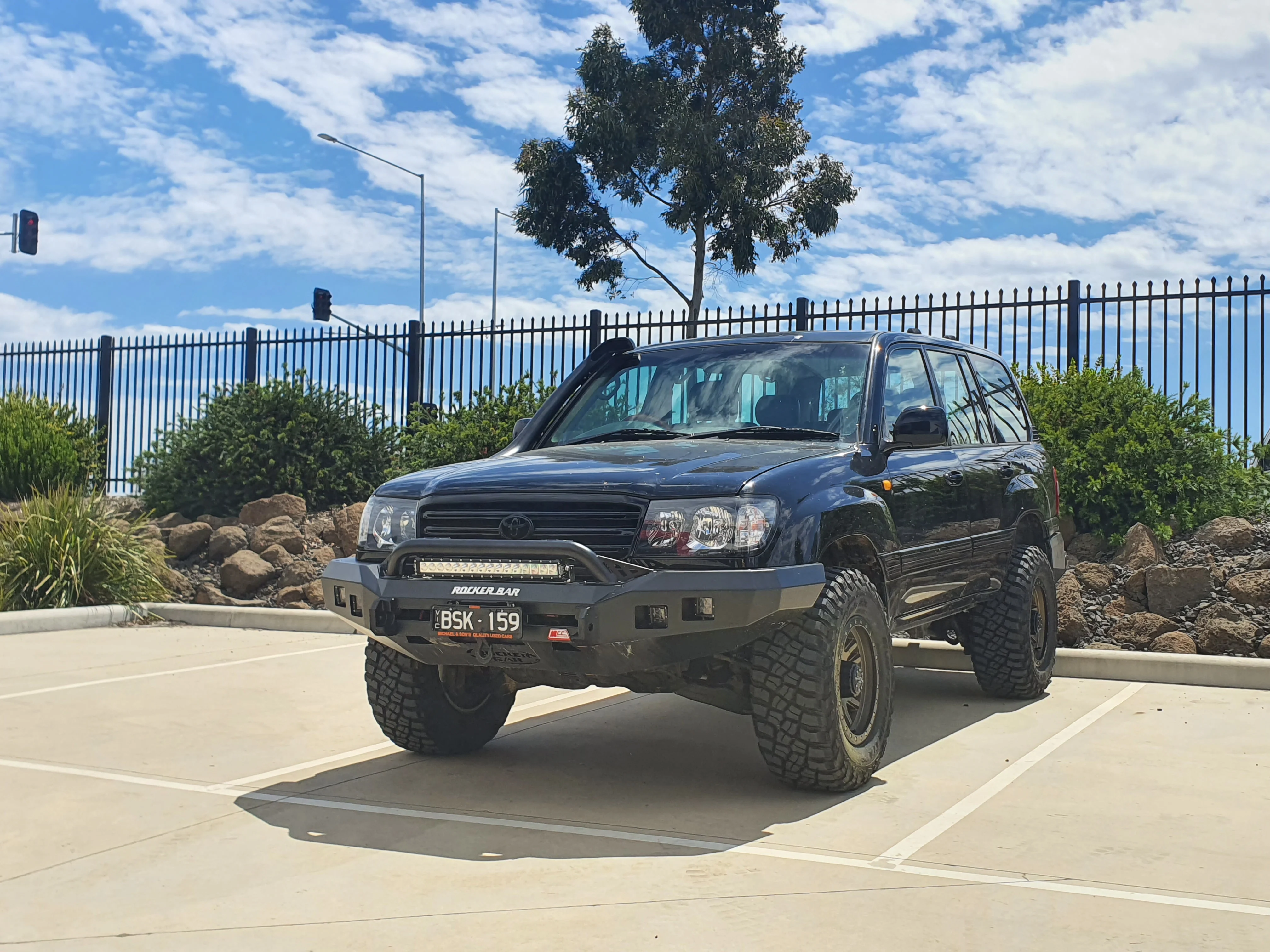 Land Cruiser 105 series 1998-2007 078-01SQL Rocker Bull Bar Single Low Loop Package - SKU MCC-01014-7801SQL - Image 4