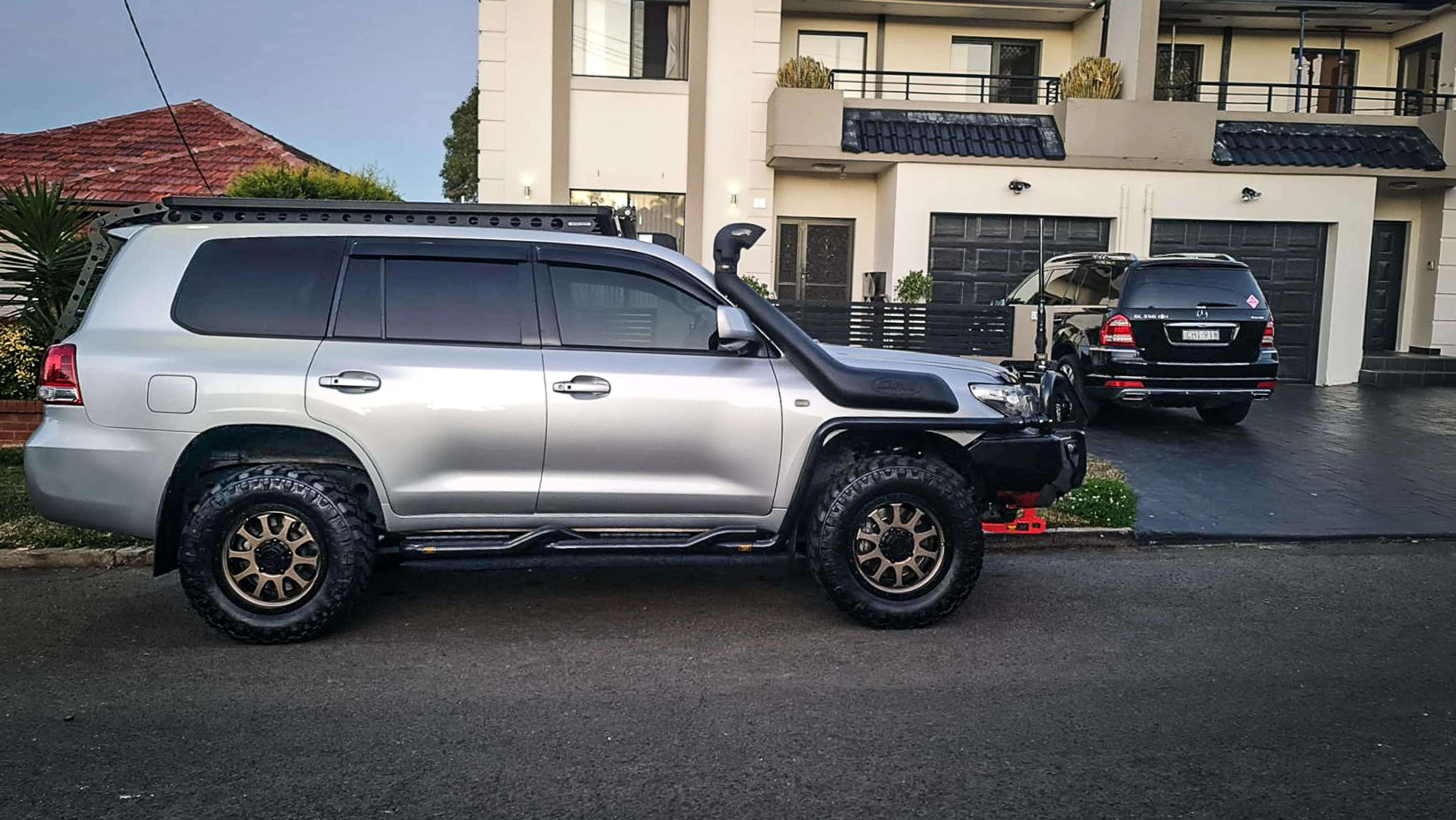 Land Cruiser 200 series 2007-2021 309TW Twisted Side Step Package - SKU MCC-01008-309TW - Image 2