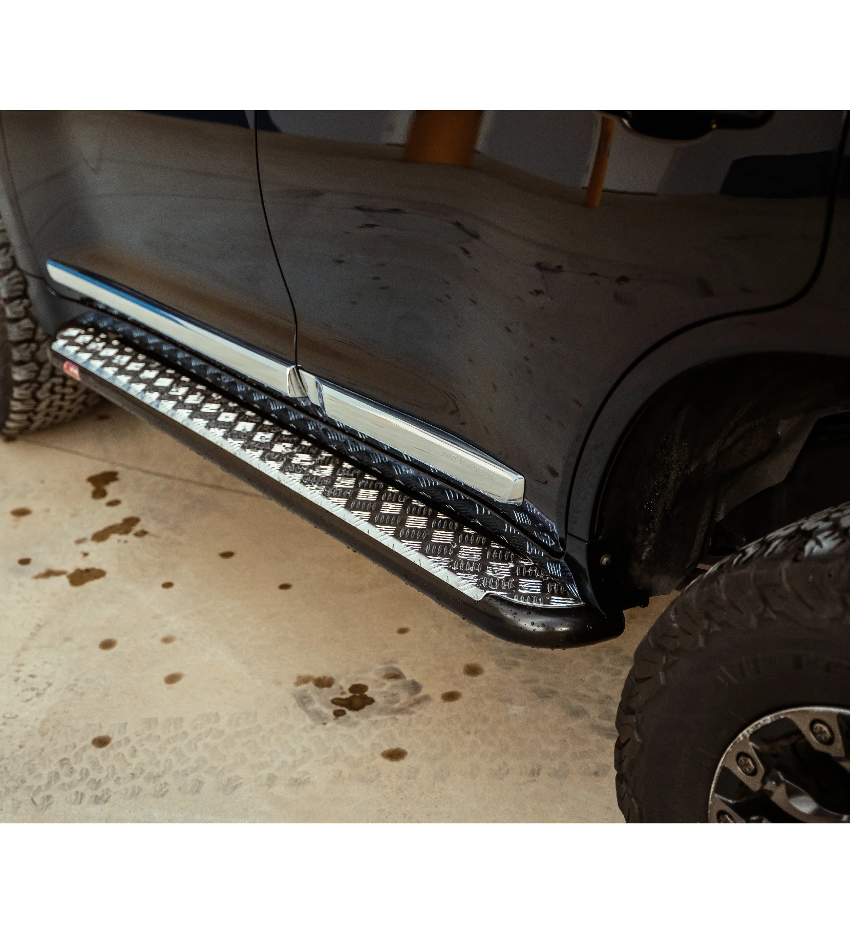 Land Cruiser 200 series 2007-2021 309BS Side Step Package (Chrome Step Plate) - SKU MCC-01008-309BS - Image 3