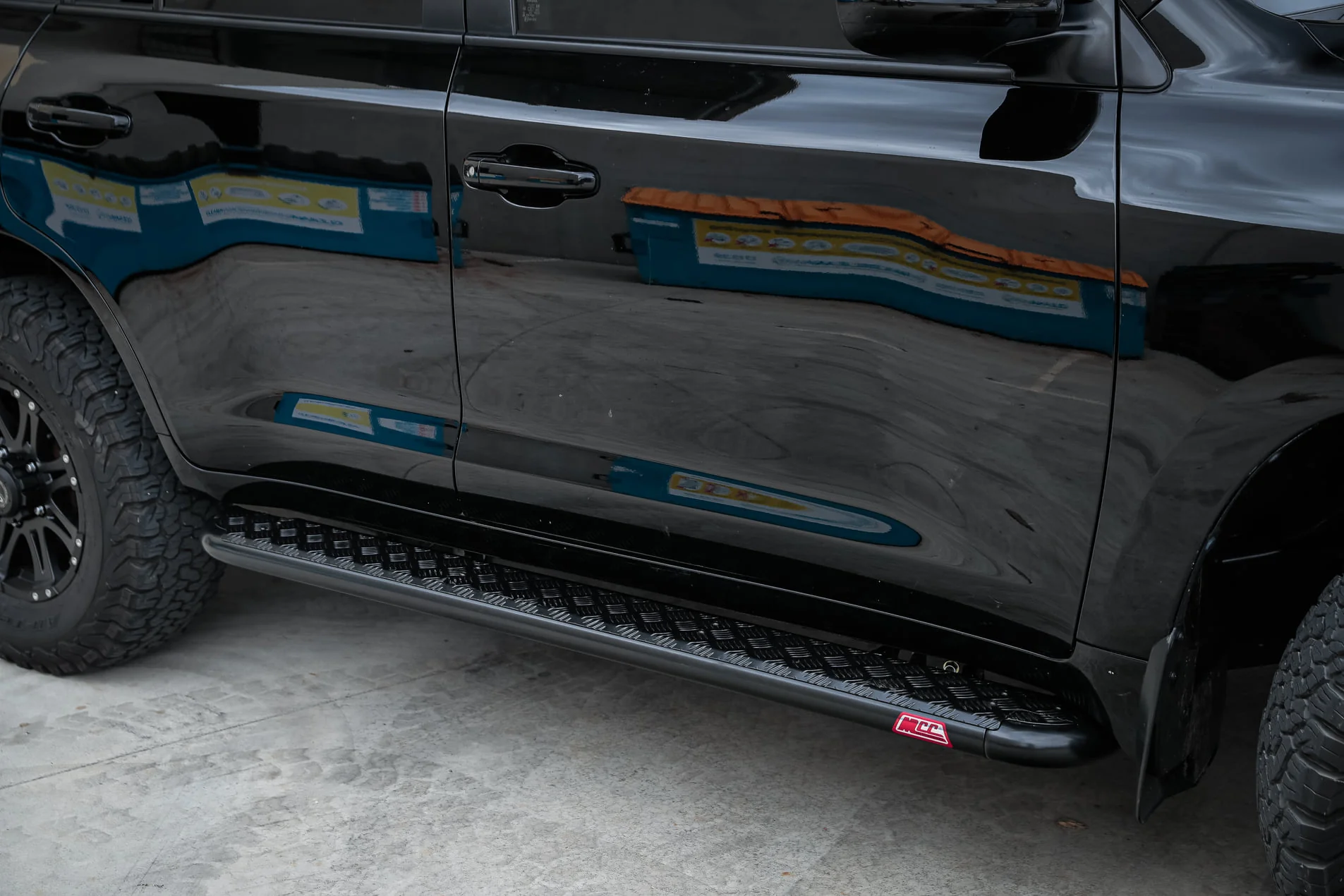 Land Cruiser 200 series 2015-2020 309BSBK All Black Side Step Package - SKU MCC-01019-309BSBK - Image 3