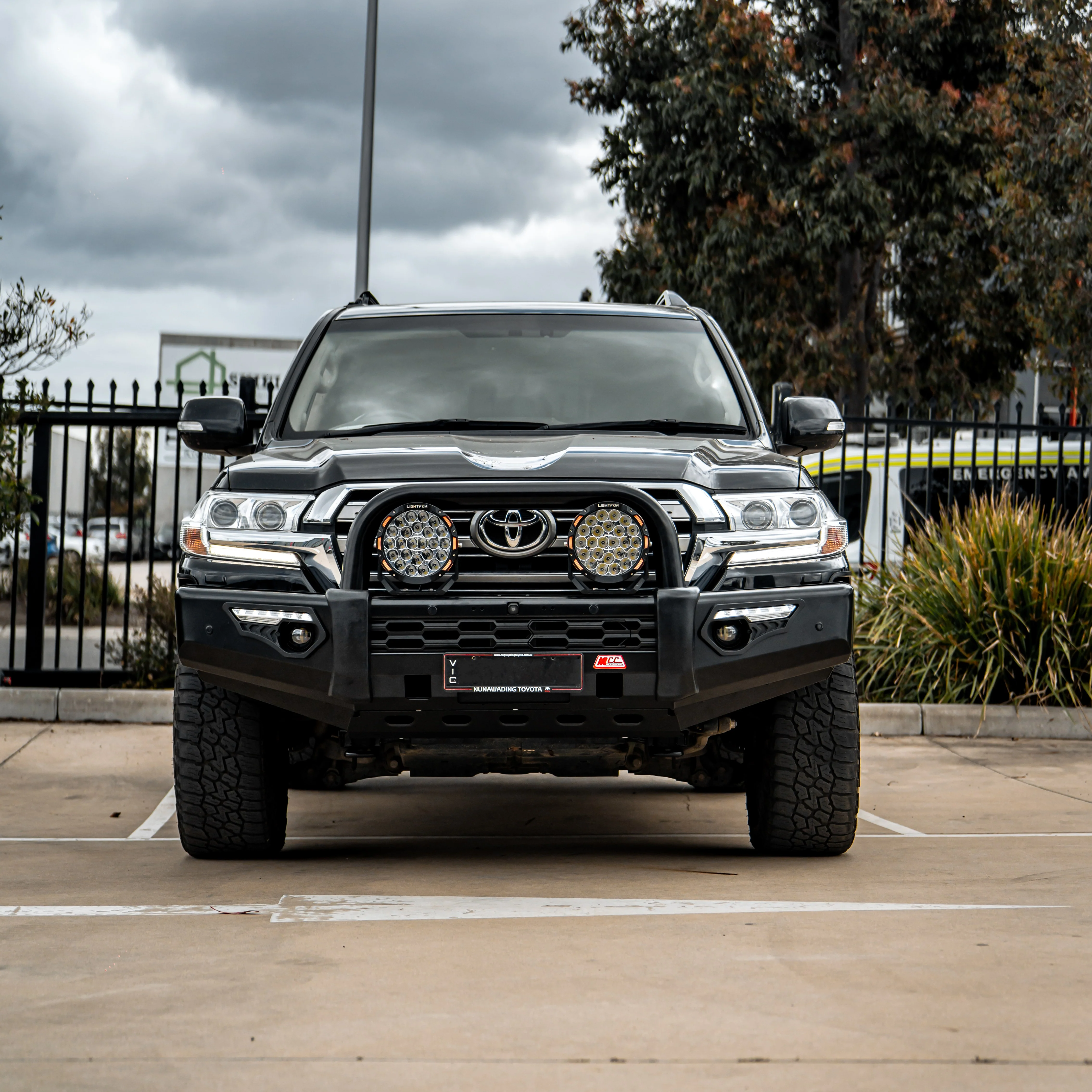 Land Cruiser 200 series Facelift 2015-2020 808-01 Phoenix Bull Bar Single Black Loop Package - SKU MCC-01019-801SBL - Image 3