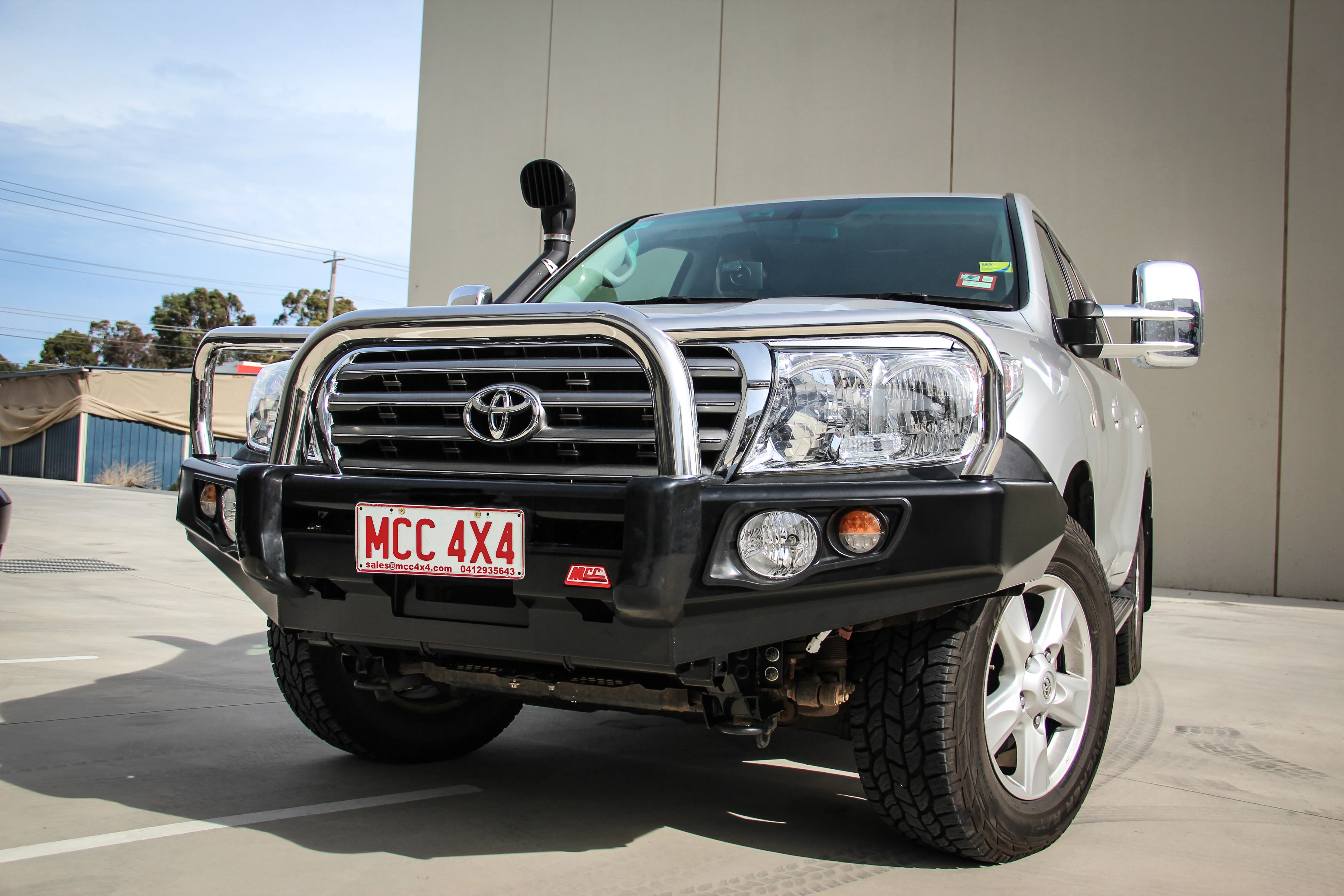 Land Cruiser 200 series prefacelift 2007-2015 707-01 Falcon Bull Bar Triple Stainless Loops Package (LED Foglight) - SKU MCC-01008-701FOGUP - Image 4