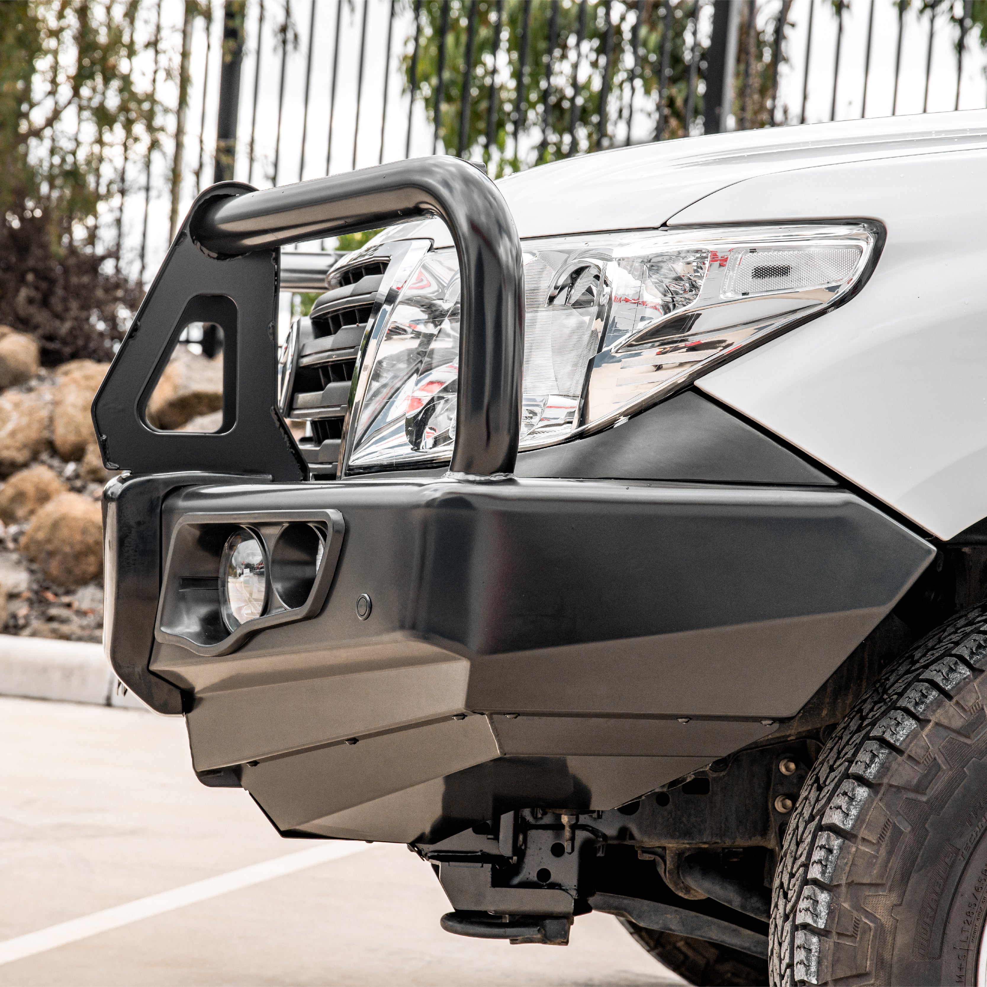 Land Cruiser 200 series prefacelift 2007-2015 707-02 Falcon Bull Bar Black A-Frame Package (LED Foglight) - SKU MCC-01008-702FOGUP - Image 9