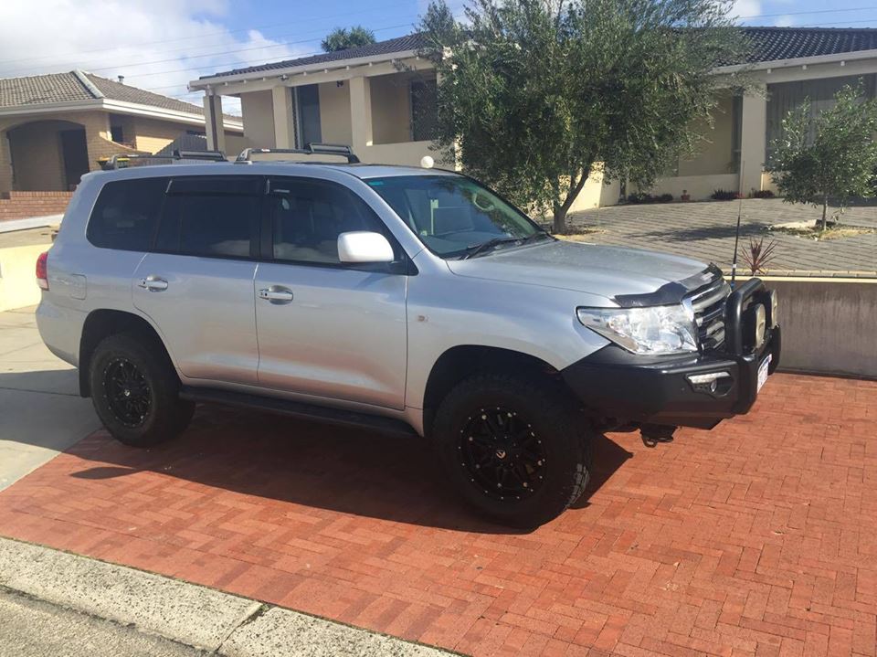 Land Cruiser 200 series prefacelift 2007-2015 808-01 Phoenix Bull Bar Single Black Loop Package - SKU MCC-01008-801SBL - Image 3