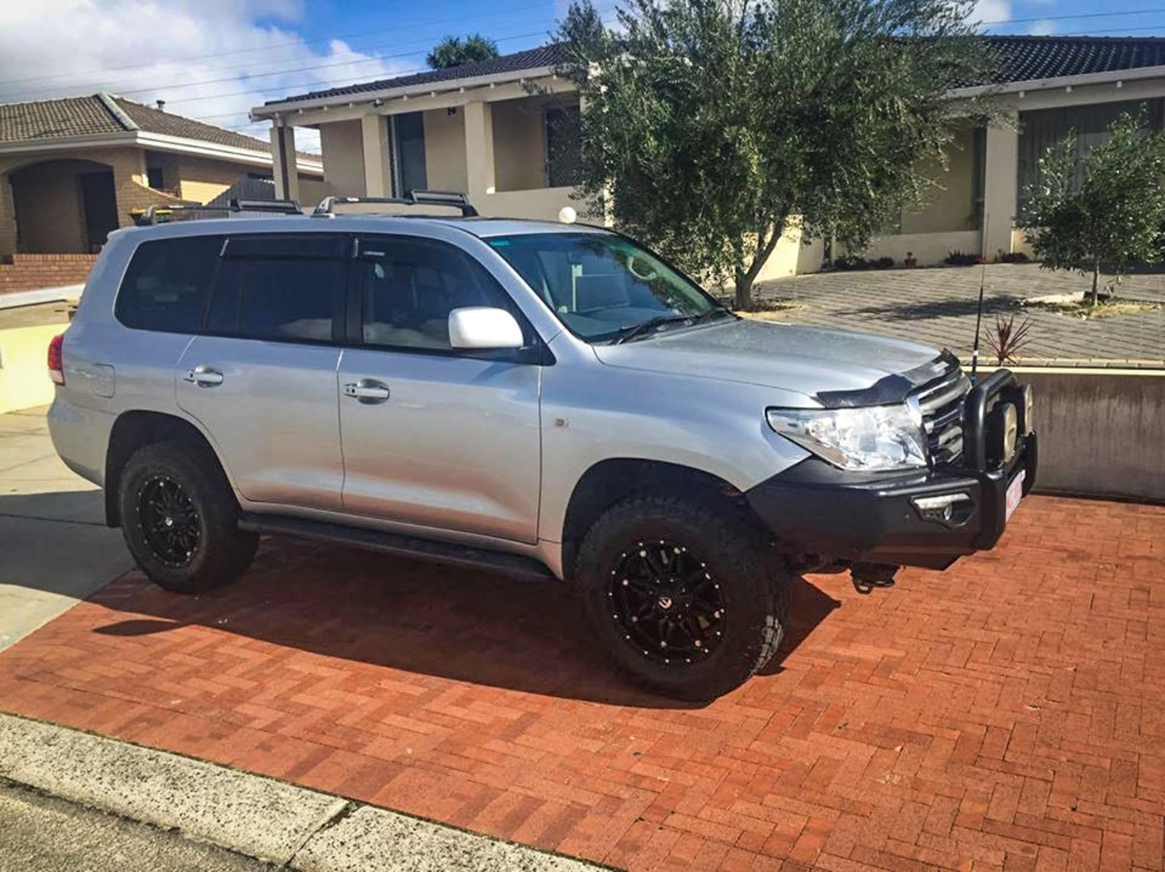 Land Cruiser 200 series prefacelift 2007-2015 808-01 Phoenix Bull Bar Single Stainless Loop Package - SKU MCC-01008-801SSL - Image 3