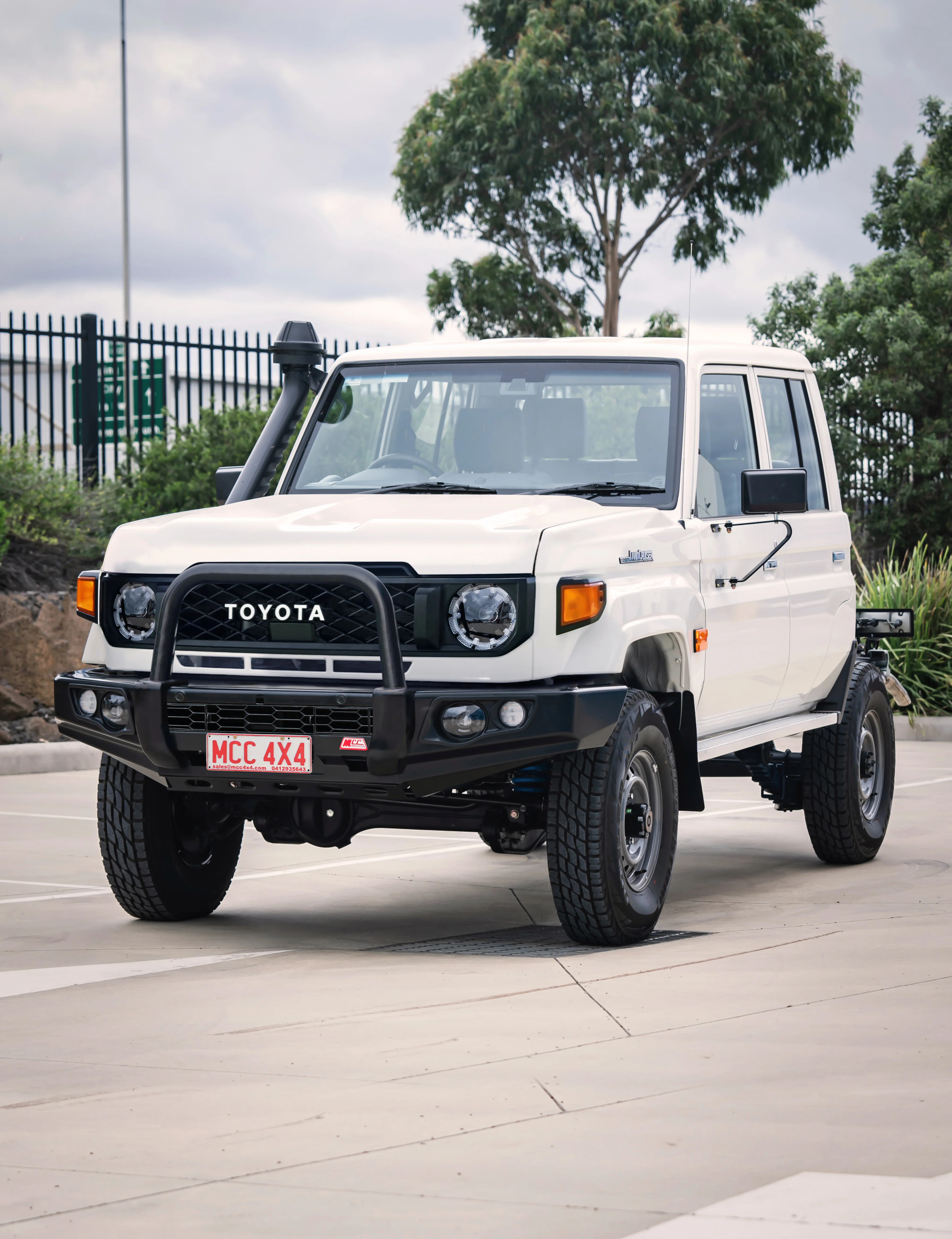 Land Cruiser 70 Series Single Cab 2024-On 707-01 Falcon Bull Bar Single Black Loop Package (LED Foglight) - Image 4