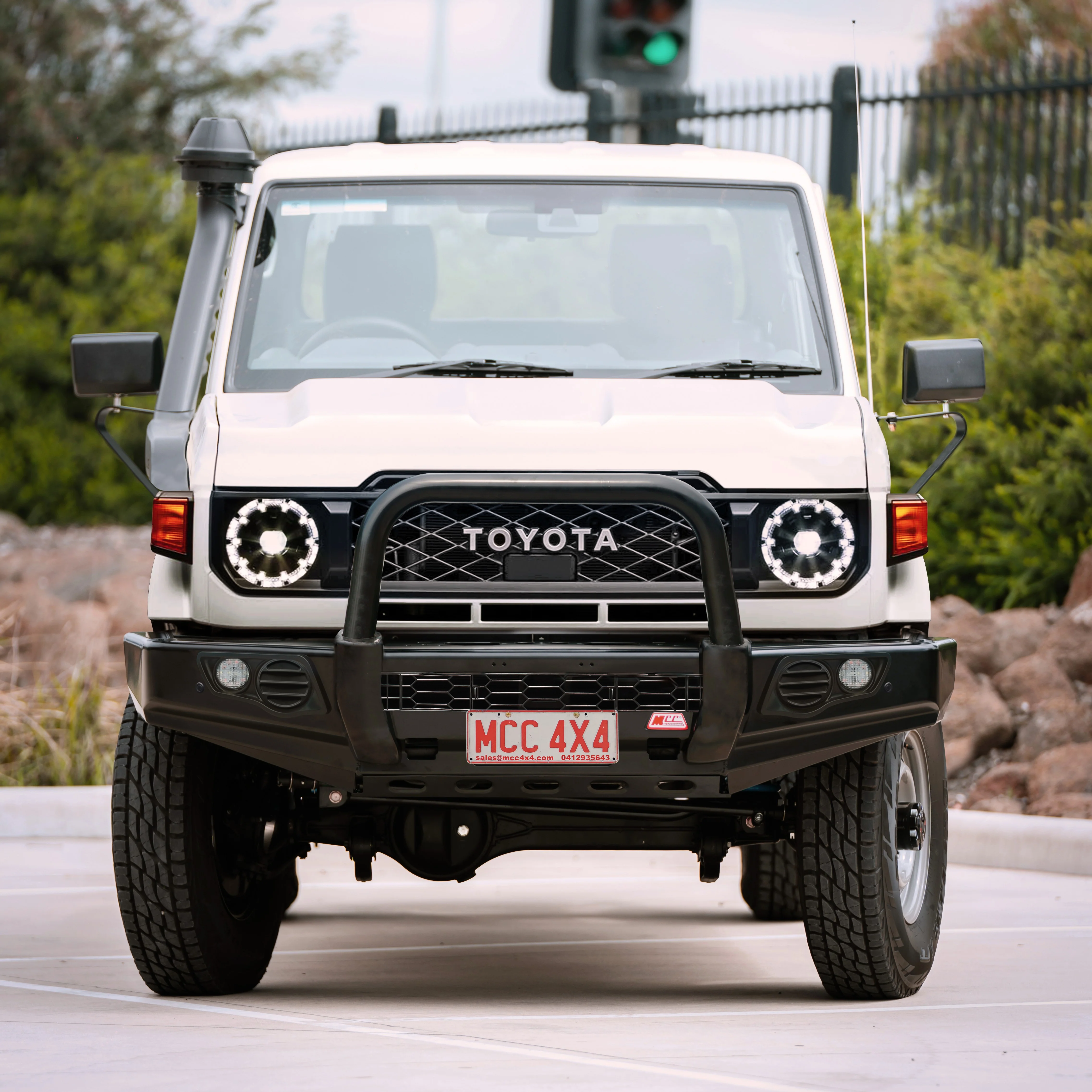 Land Cruiser 70 Series Single Cab 2024-On 707-01 Falcon Bull Bar Single Black Loop Package (No Foglight) - Image 3